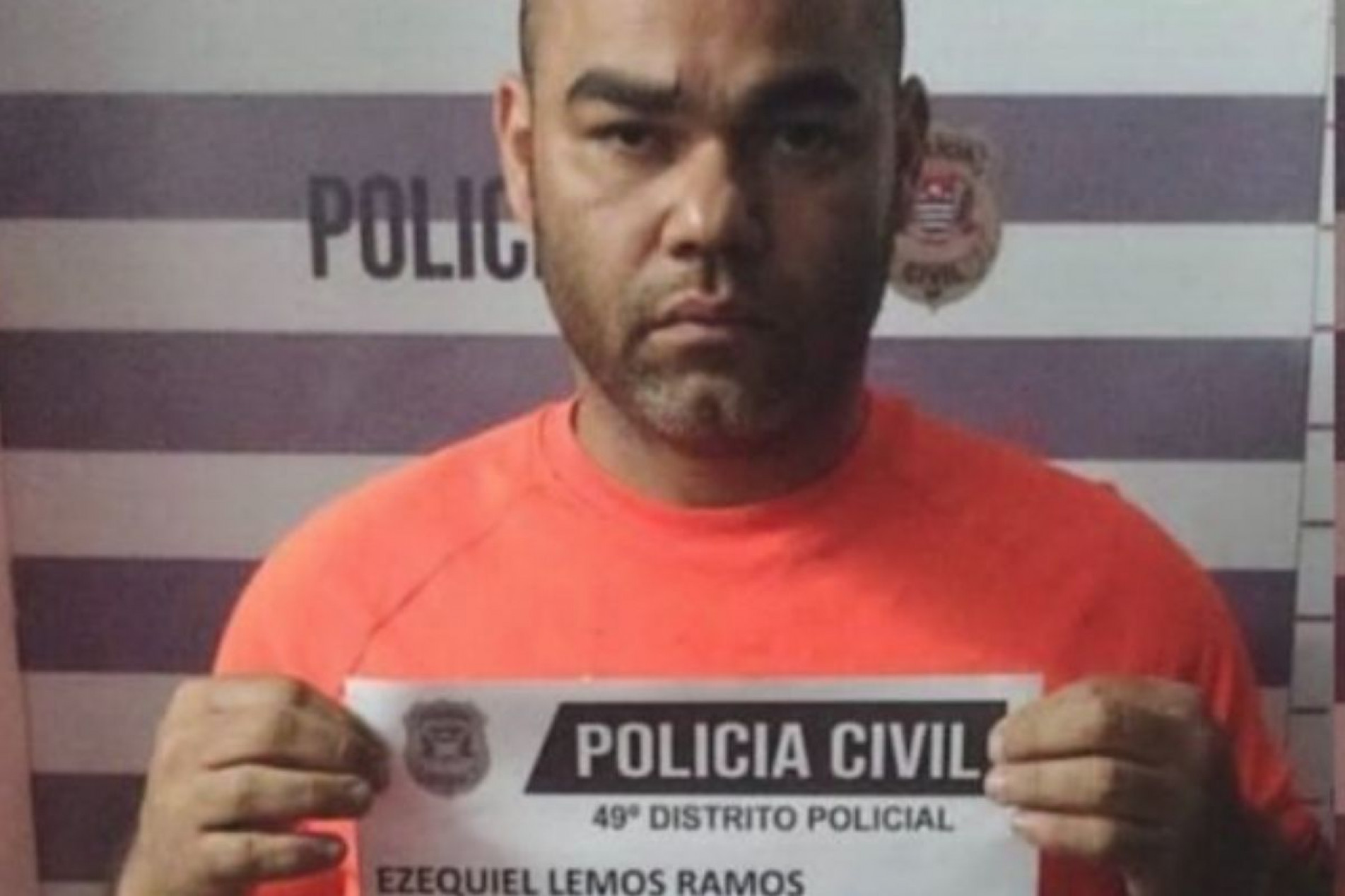 Ezequiel Lemos Ramos, de 39 anos, é estudante medicina, no Paraguai, E tem registro de colecionador de armas