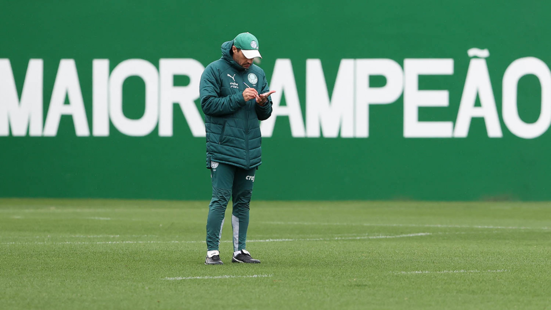 Abel Ferreira durante treino no CT do Palmeiras