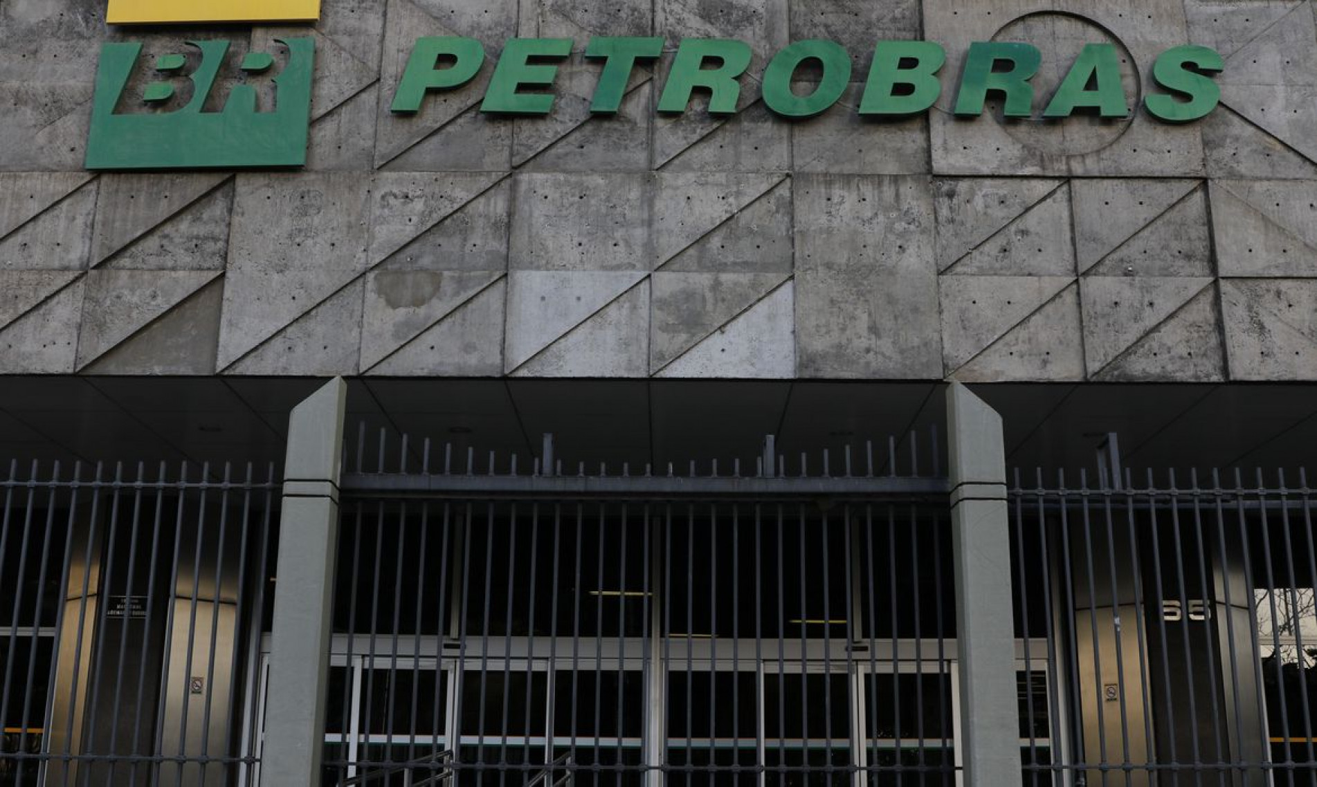  Edifício sede da Petrobras no Centro do Rio