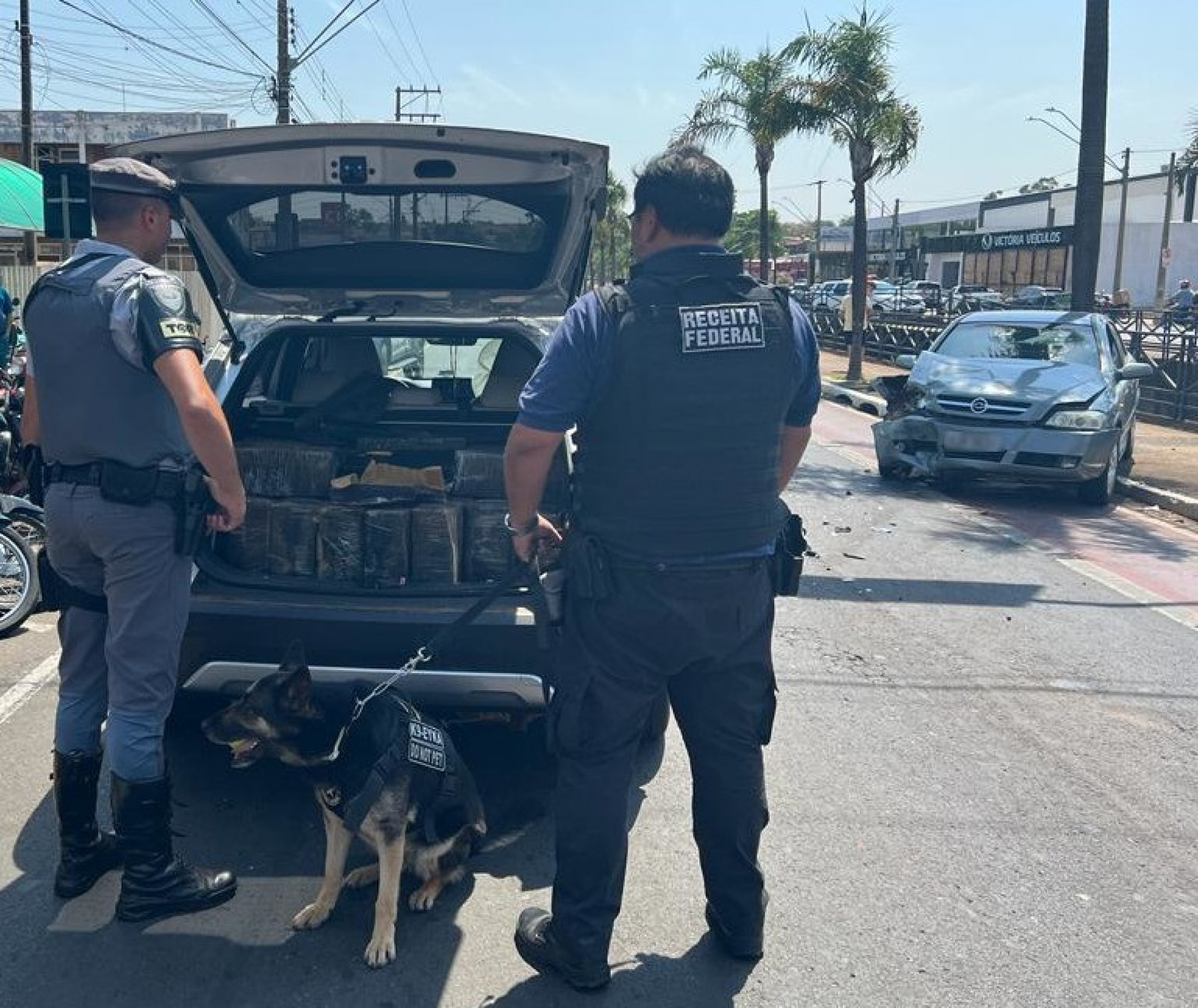 Receita Federal apreende 570 kg de maconha em Catanduva.