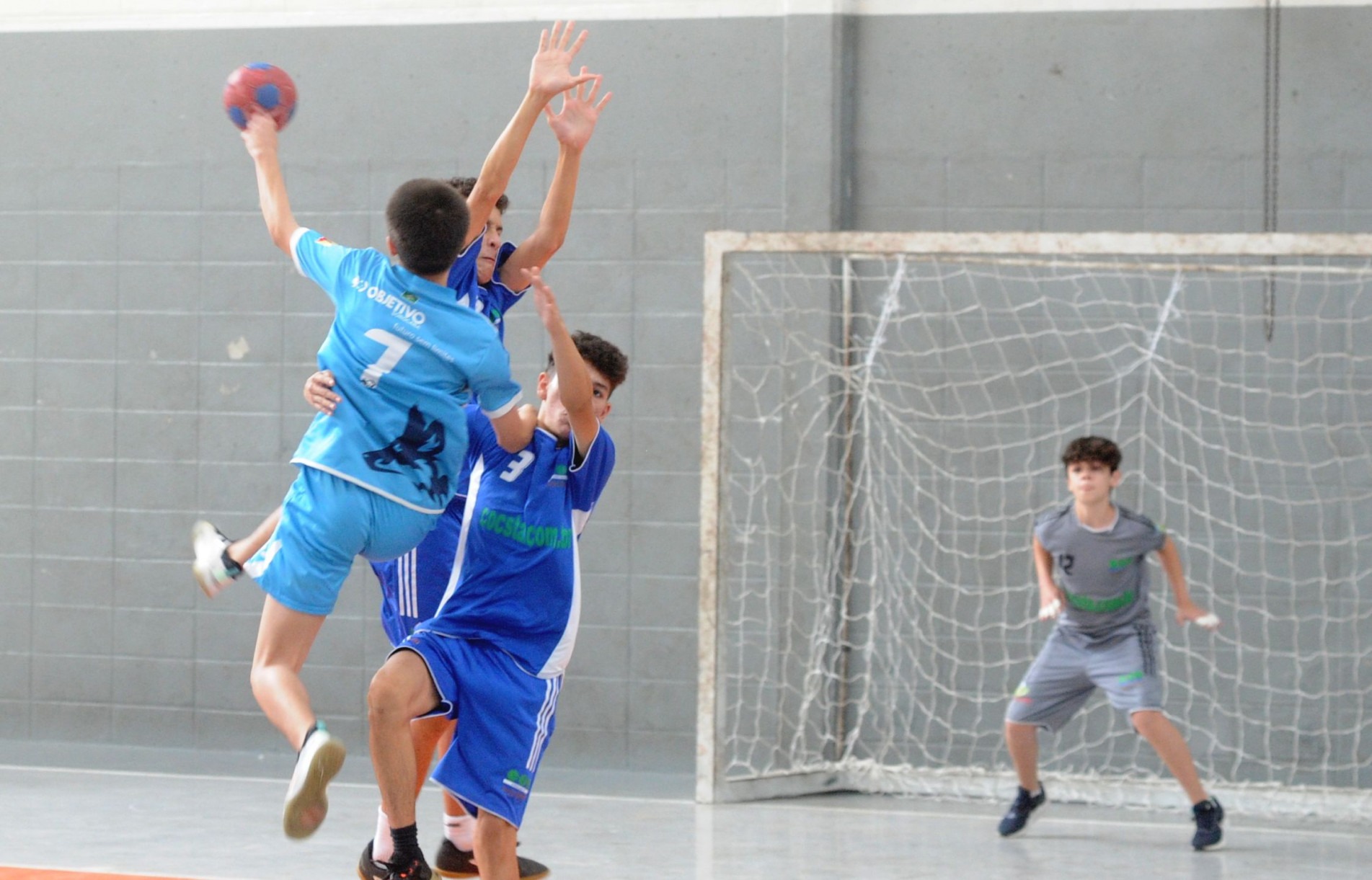 Ontem houve as finais do handebol (foto) e basquete