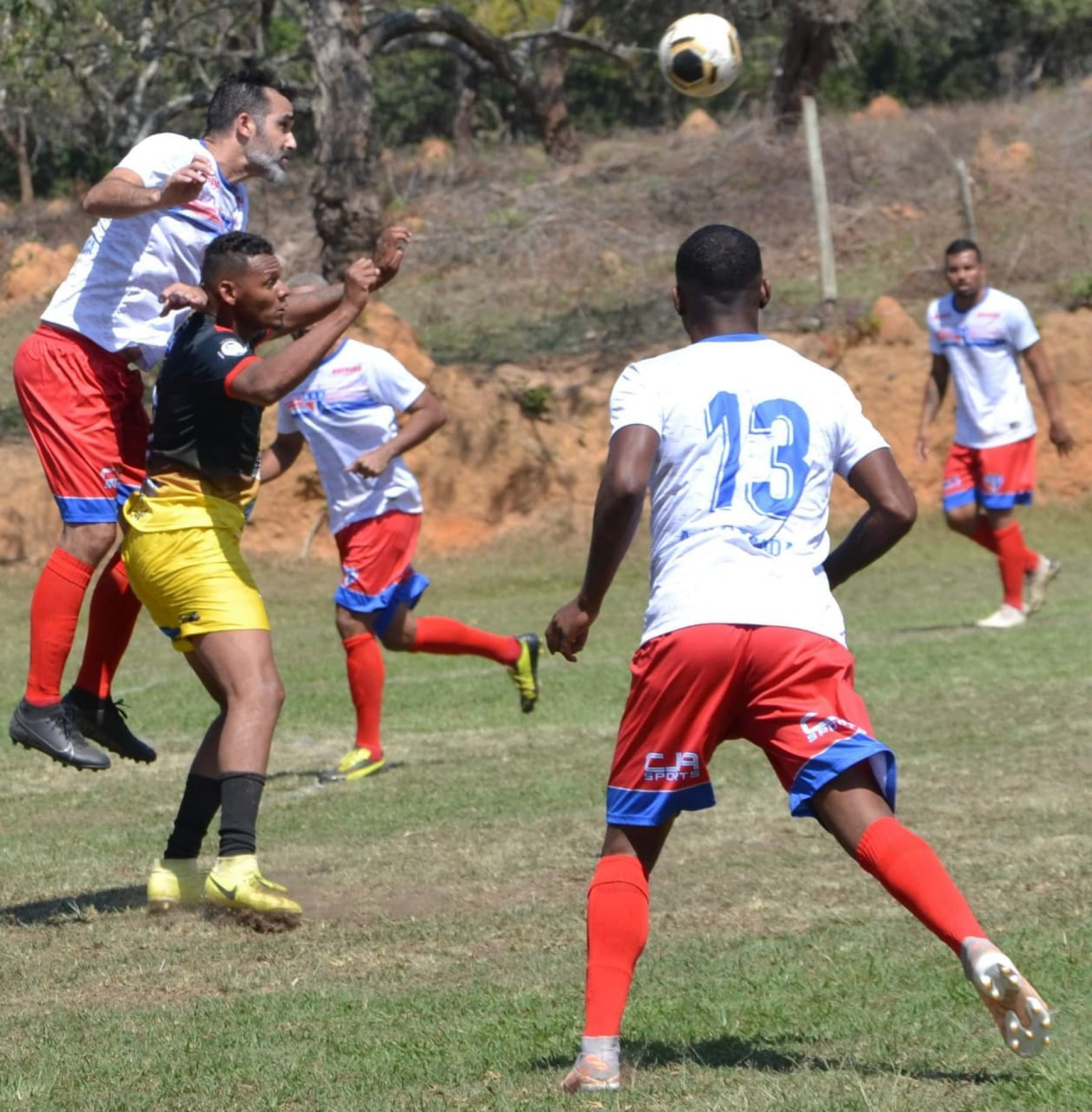 Avenida (branco) joga por um empate para não ser rebaixado
