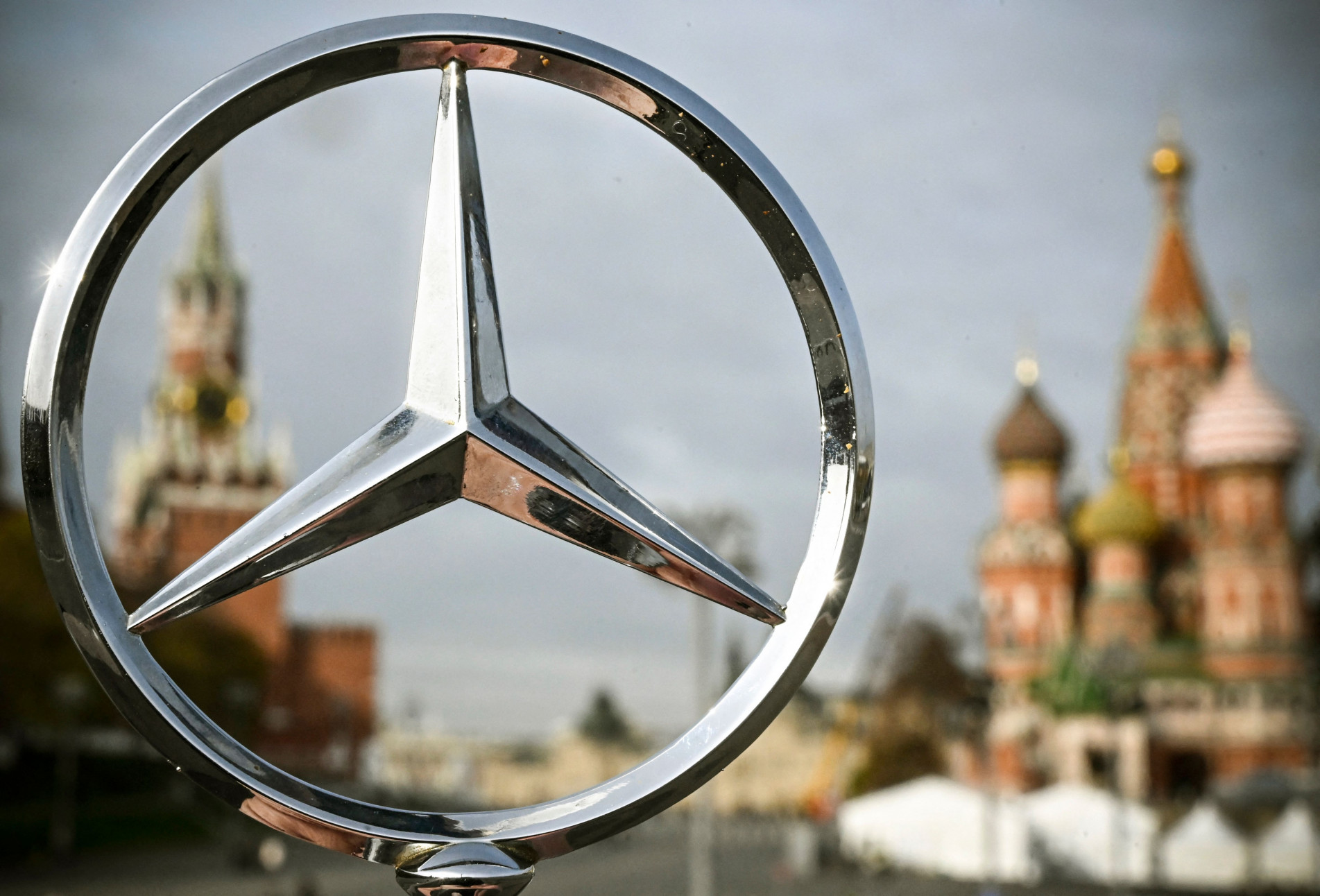 A Mercedes-Benz contabilizou despesas de cerca de 709 milhões de euros relacionadas aos negócios na Rússia