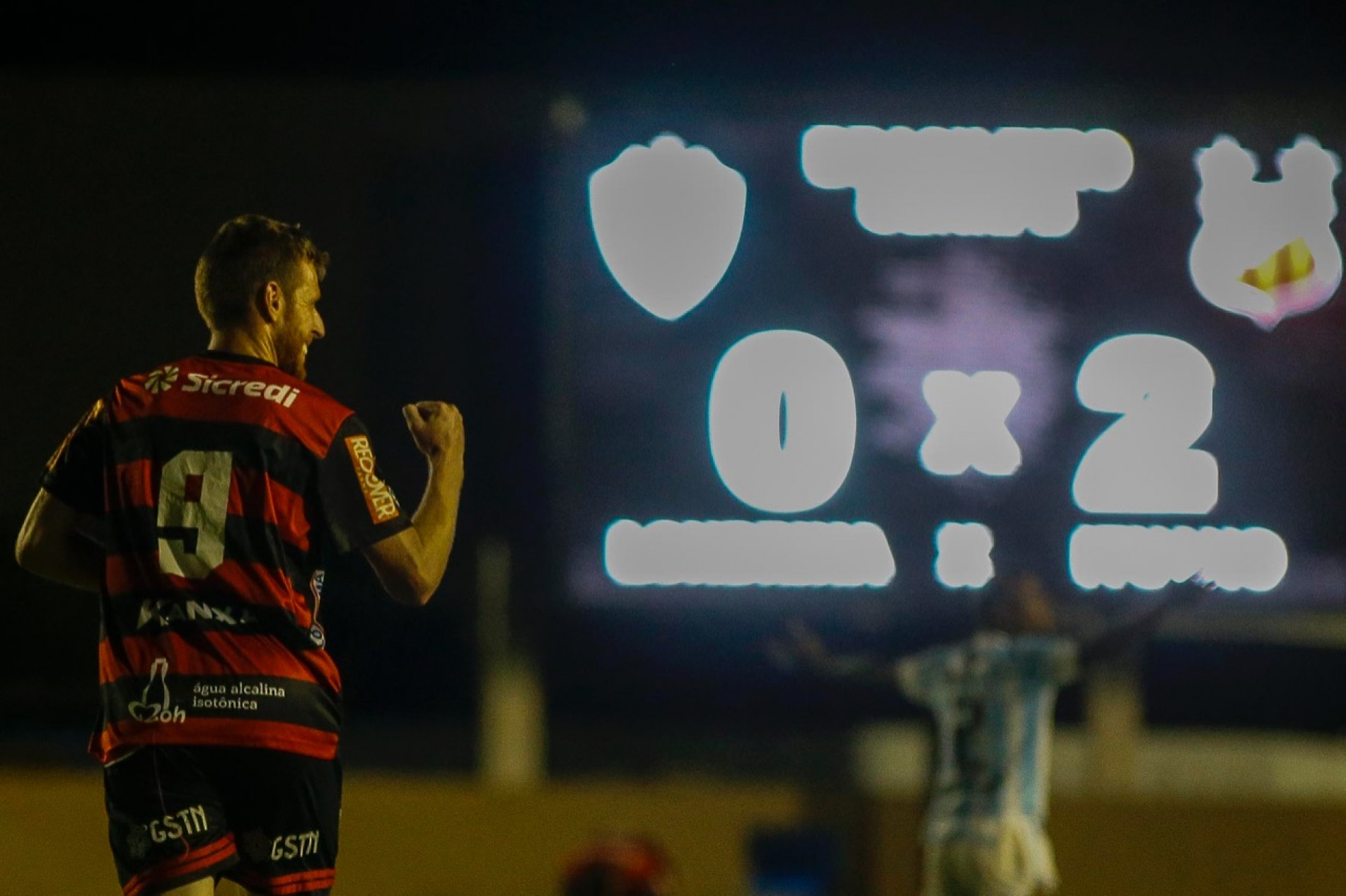 Aylon marcou os dois gols do Galo contra o Londrina