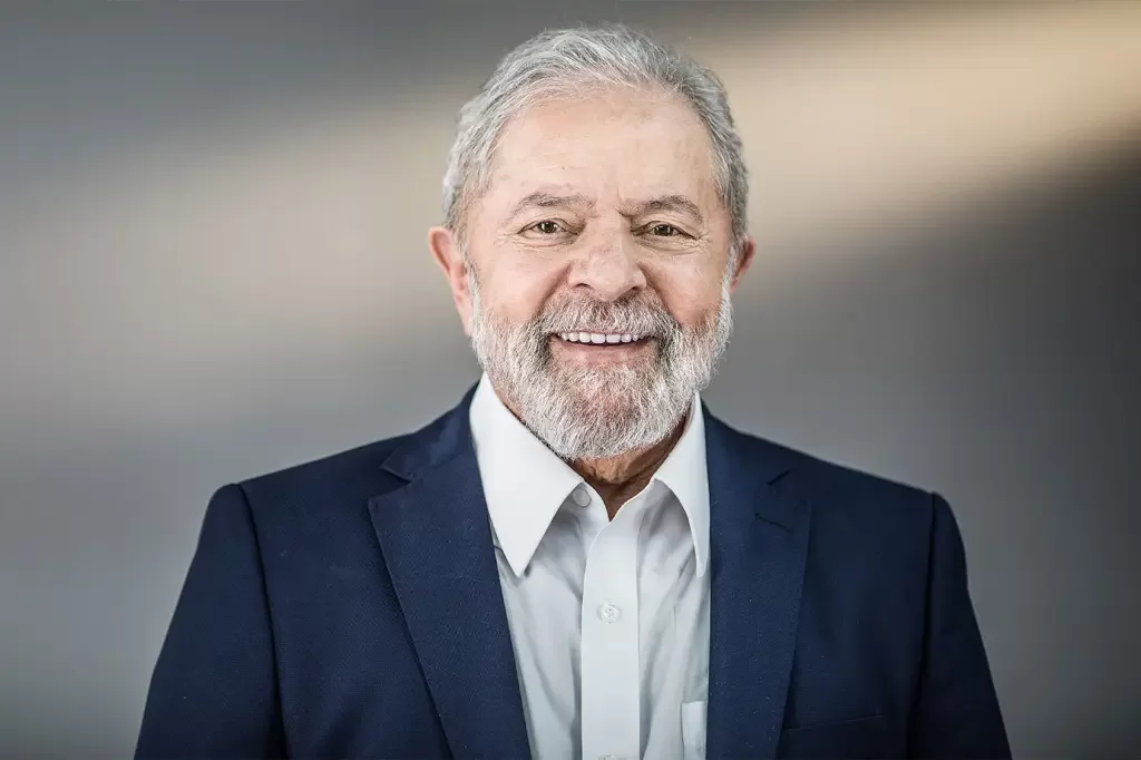 Luiz Inácio Lula da Silva é eleito presidente do Brasil