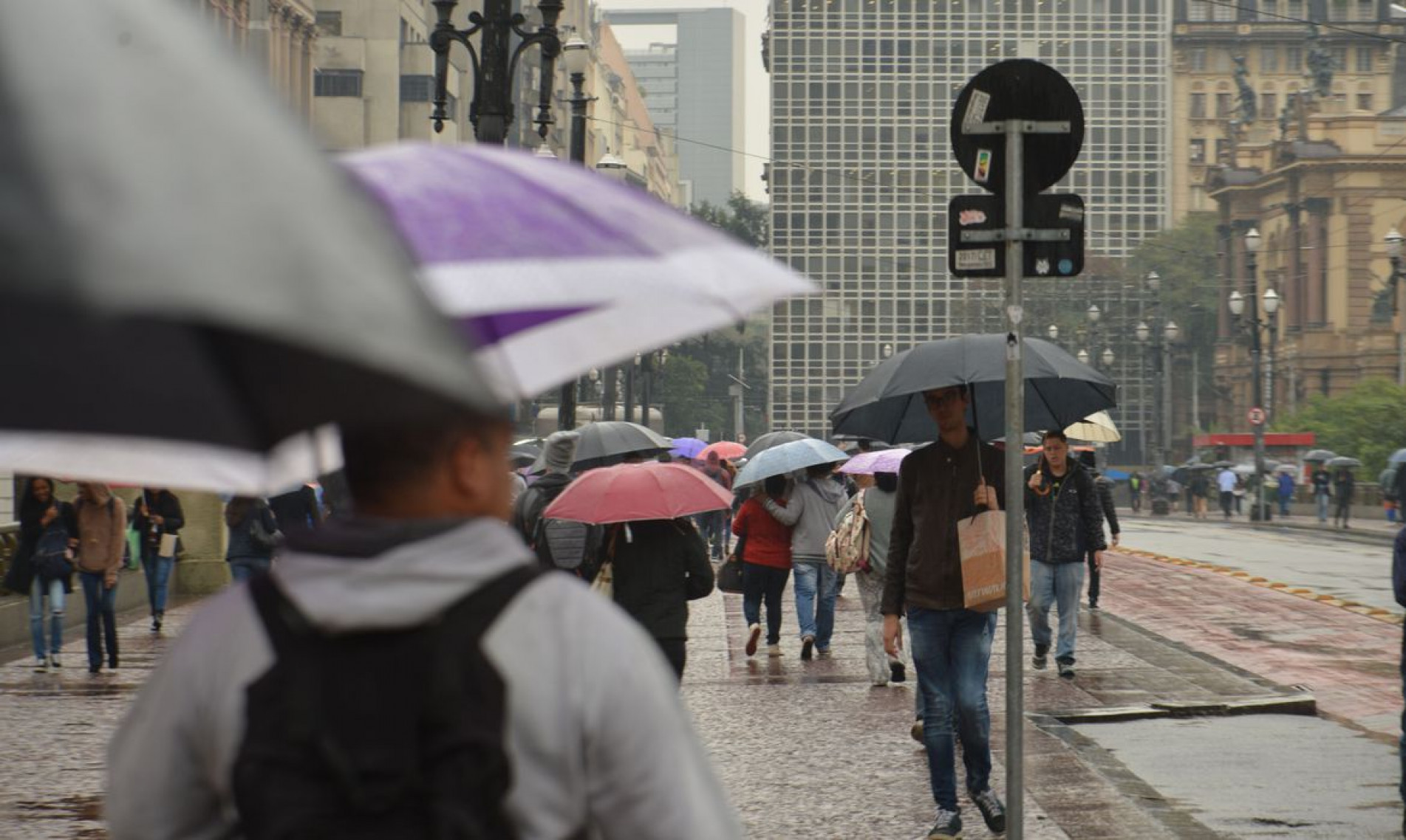 Chuva e temperaturas baixas neste final de semana