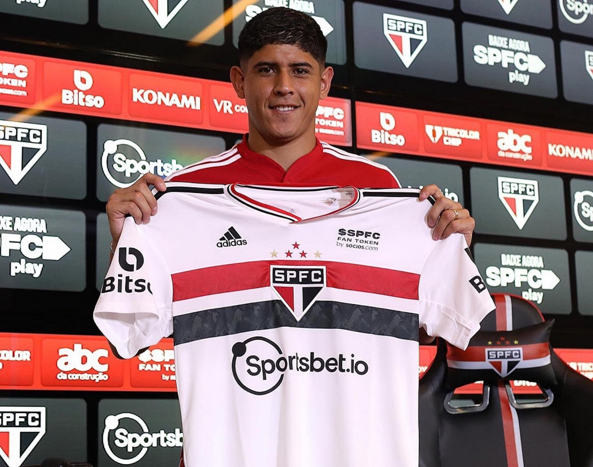 Zagueiro veio da MLS