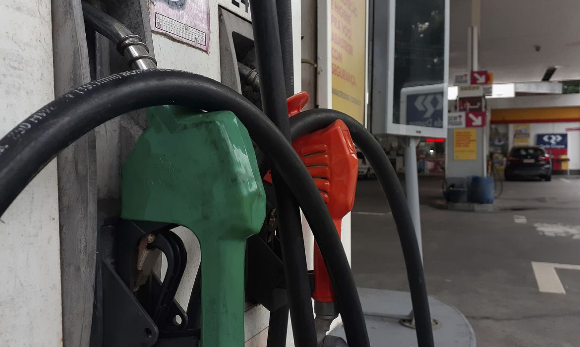 Preços da gasolina e do diesel têm ligeira queda nos postos