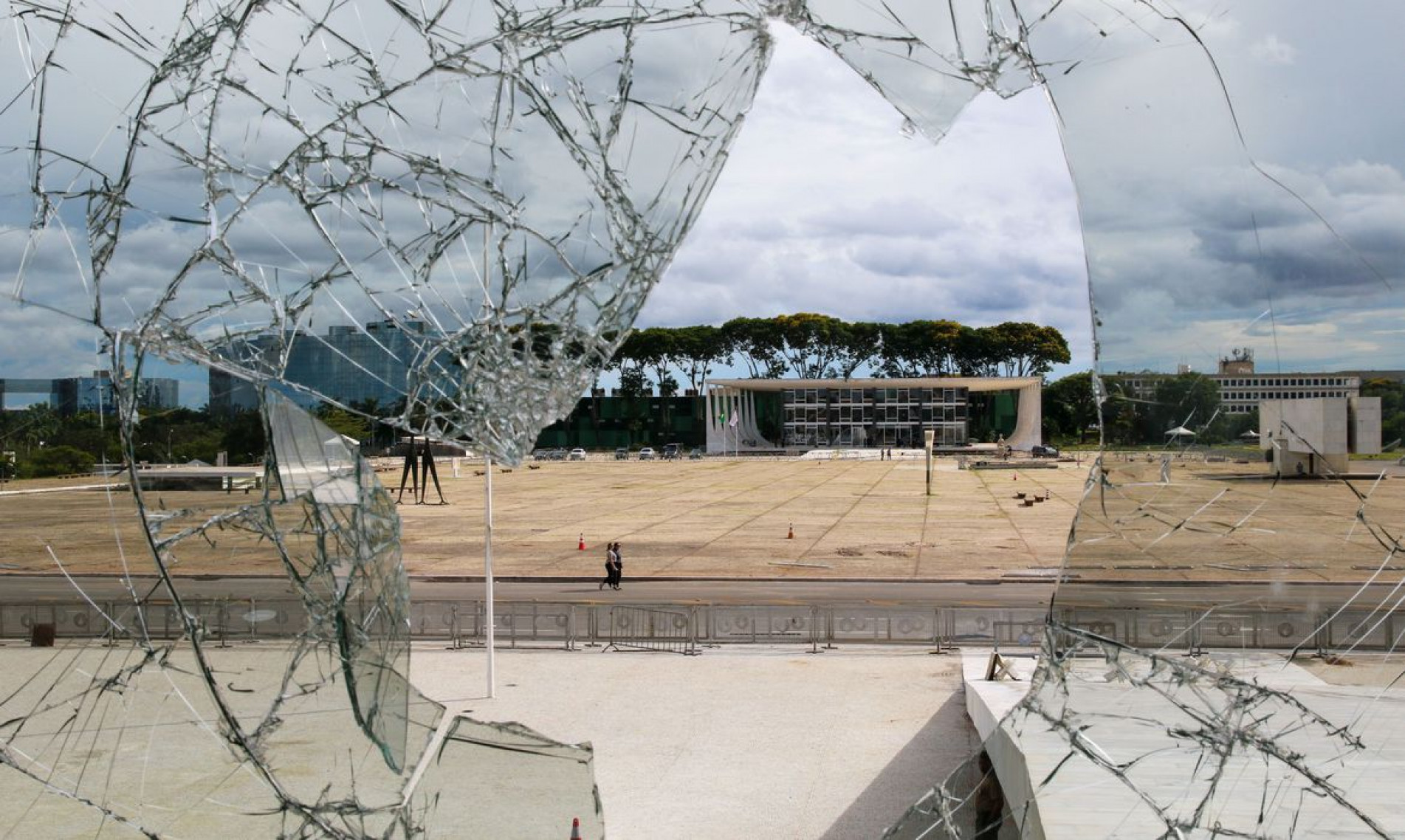 Janelas danificadas no Palácio do Planalto após atos terroristas no ultimo domingo