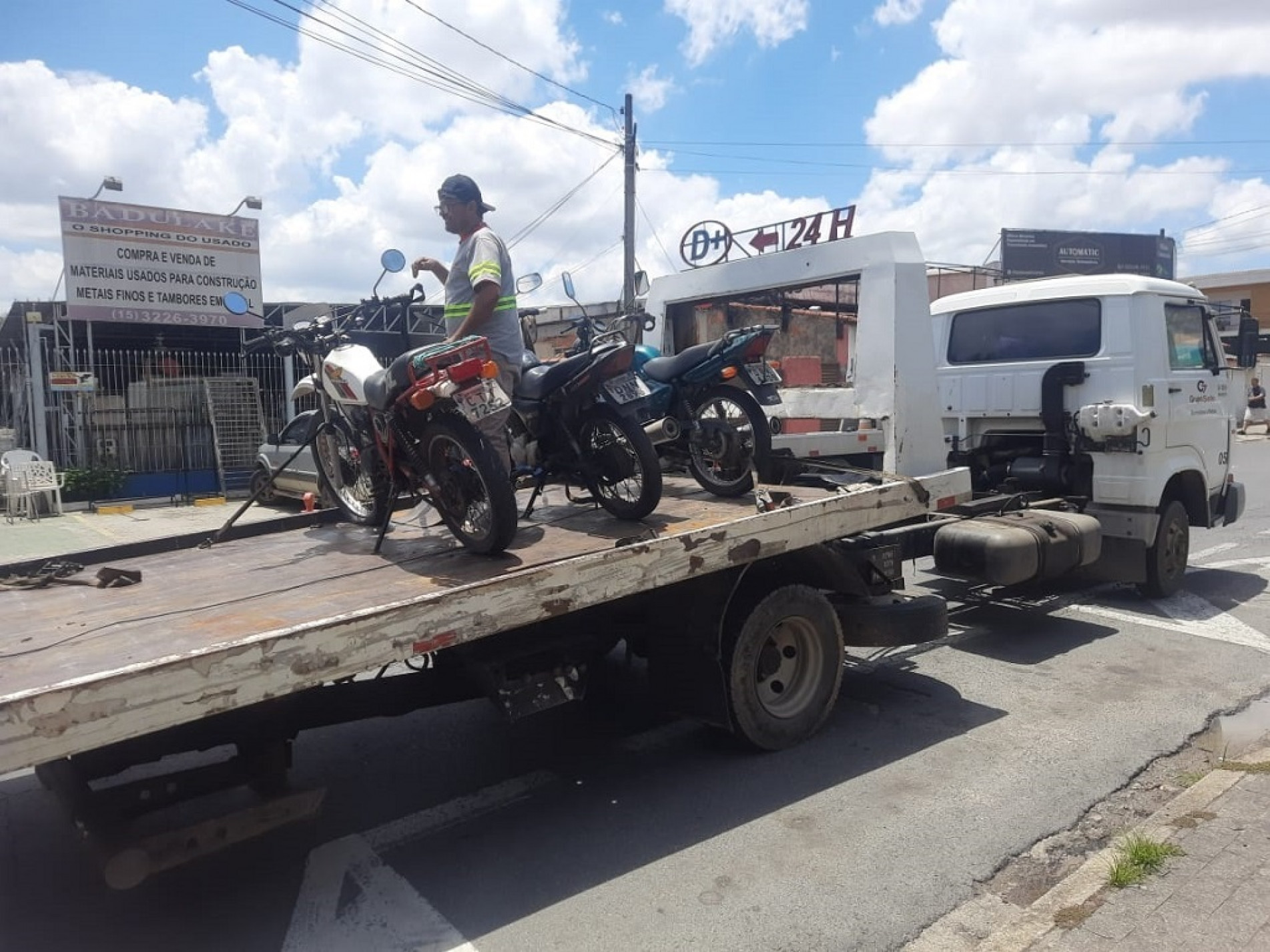 Motos apreendidas em blitz por causa de poluição sonora: escapamentos desregulados