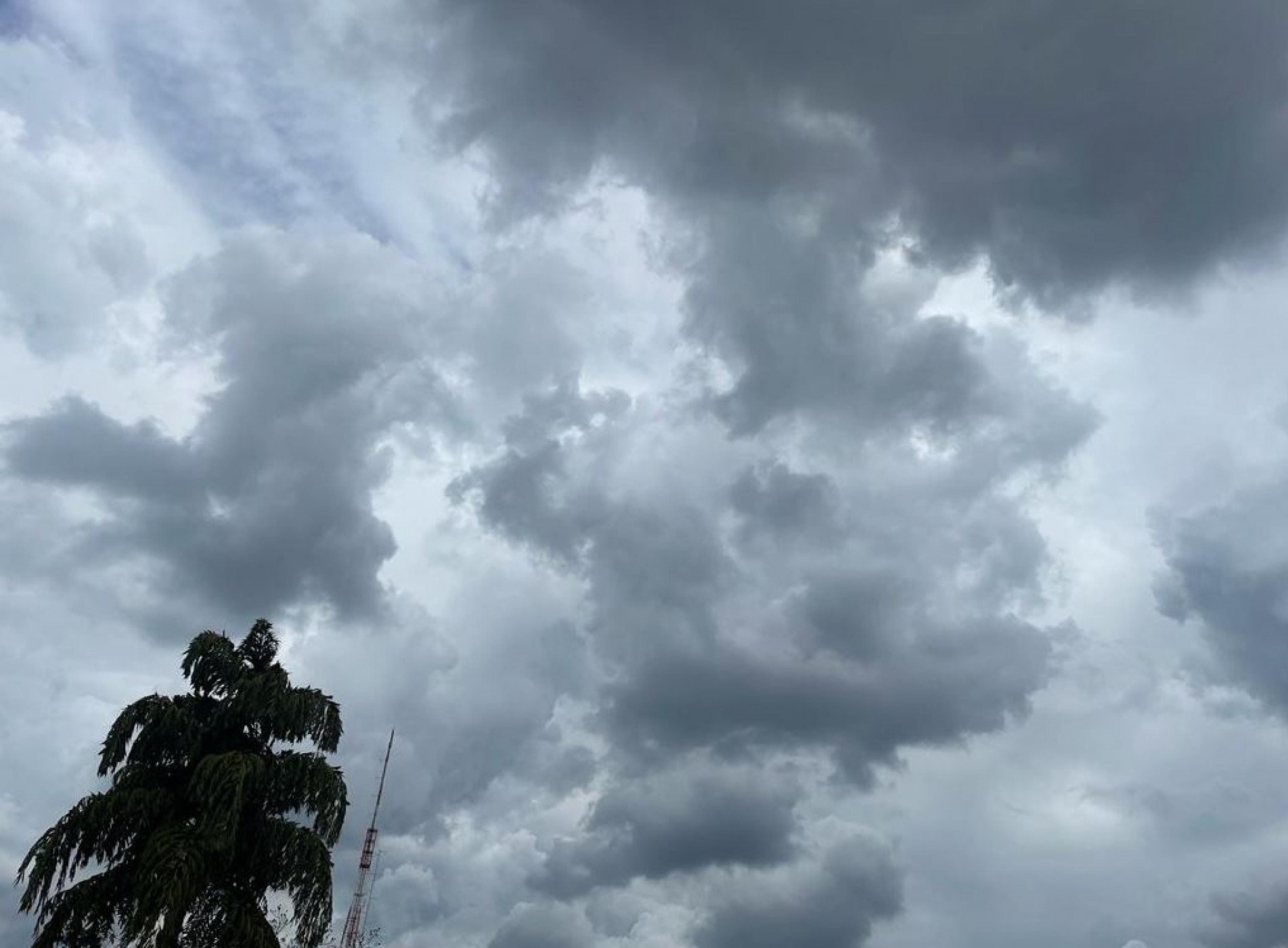 Previsão é de muitas nuvens mas ainda sem possibilidade de chuva