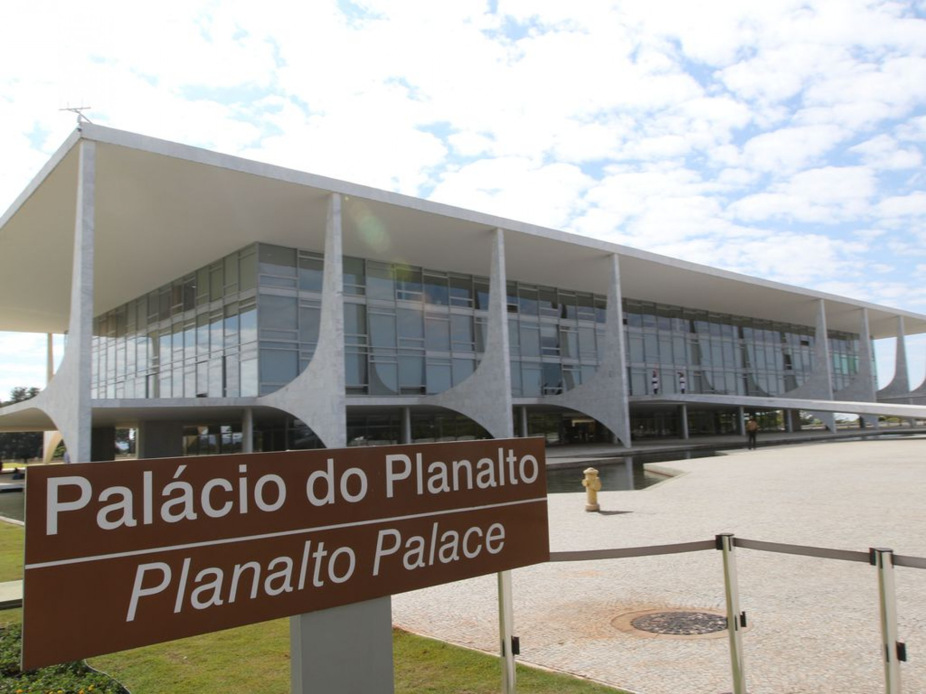 Levantamento mostra que o governo gastou R$ 26,8 milhões com reformas, compra de novos móveis, materiais e utensílios domésticos para o Palácio do Planalto e outros locais 