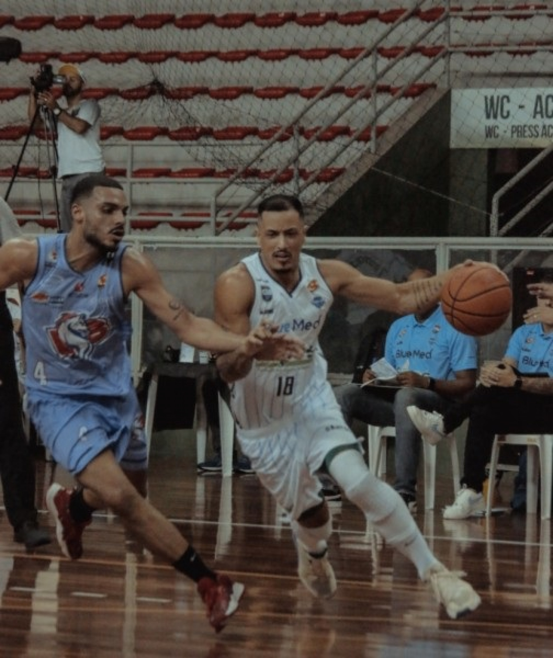 Equipes fizeram jogo equilibrado ontem, na Baixada