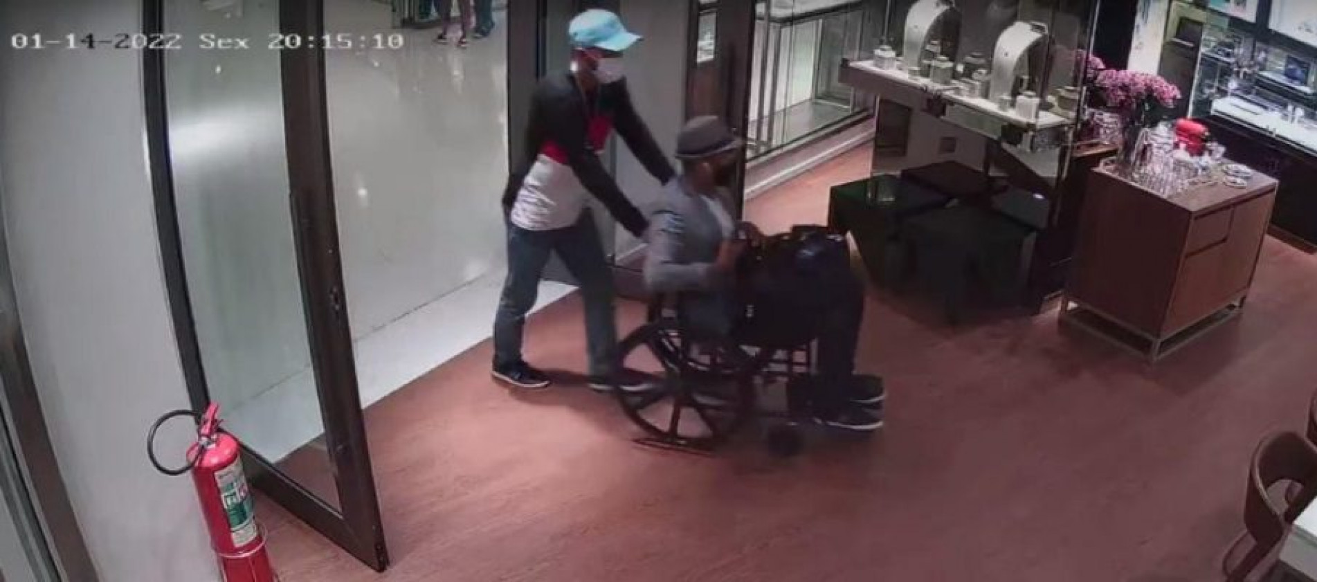 Polícia prende homem que participou de assaltos a shoppings