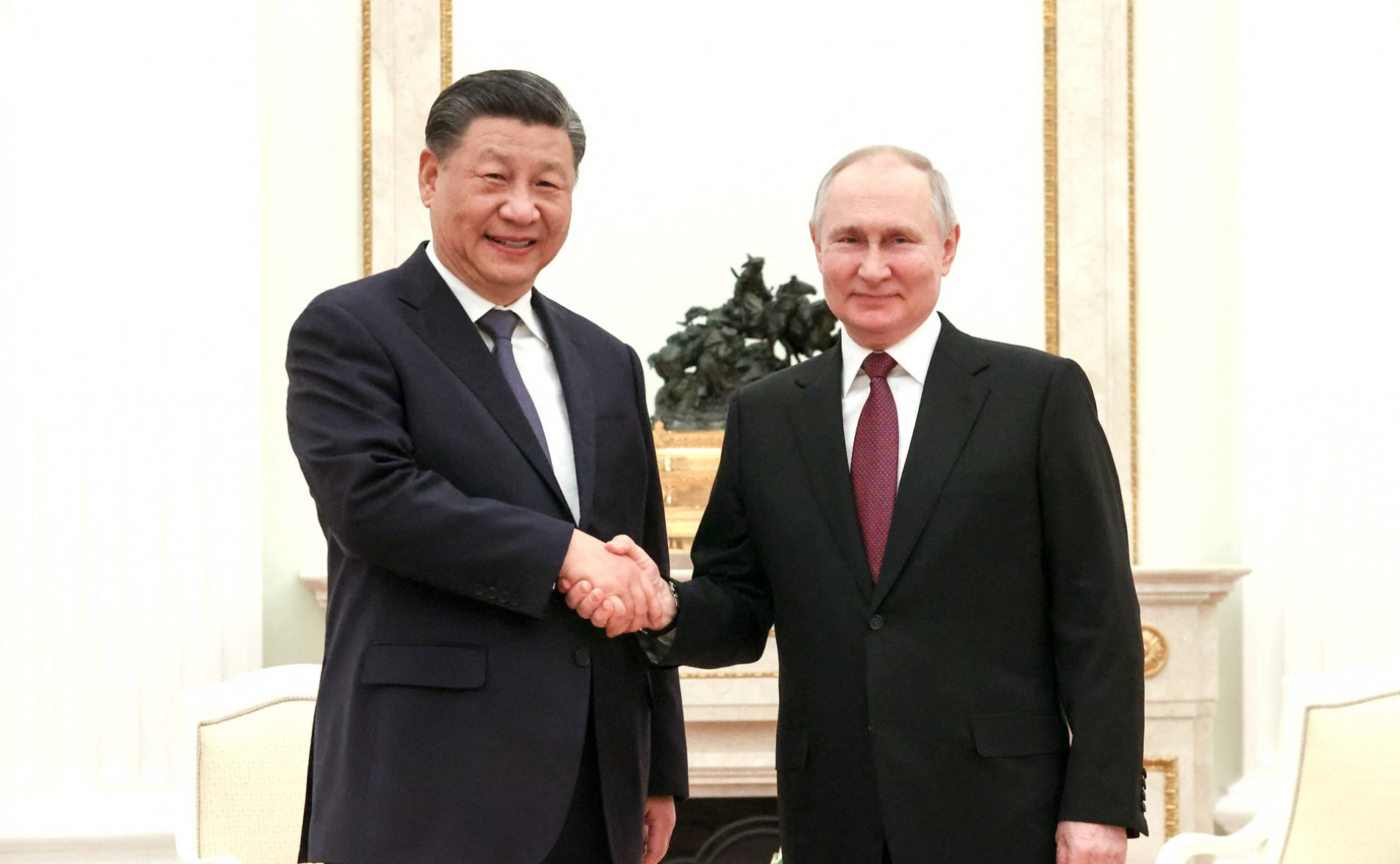 Jinping iniciou ontem uma visita de três dias a Putin