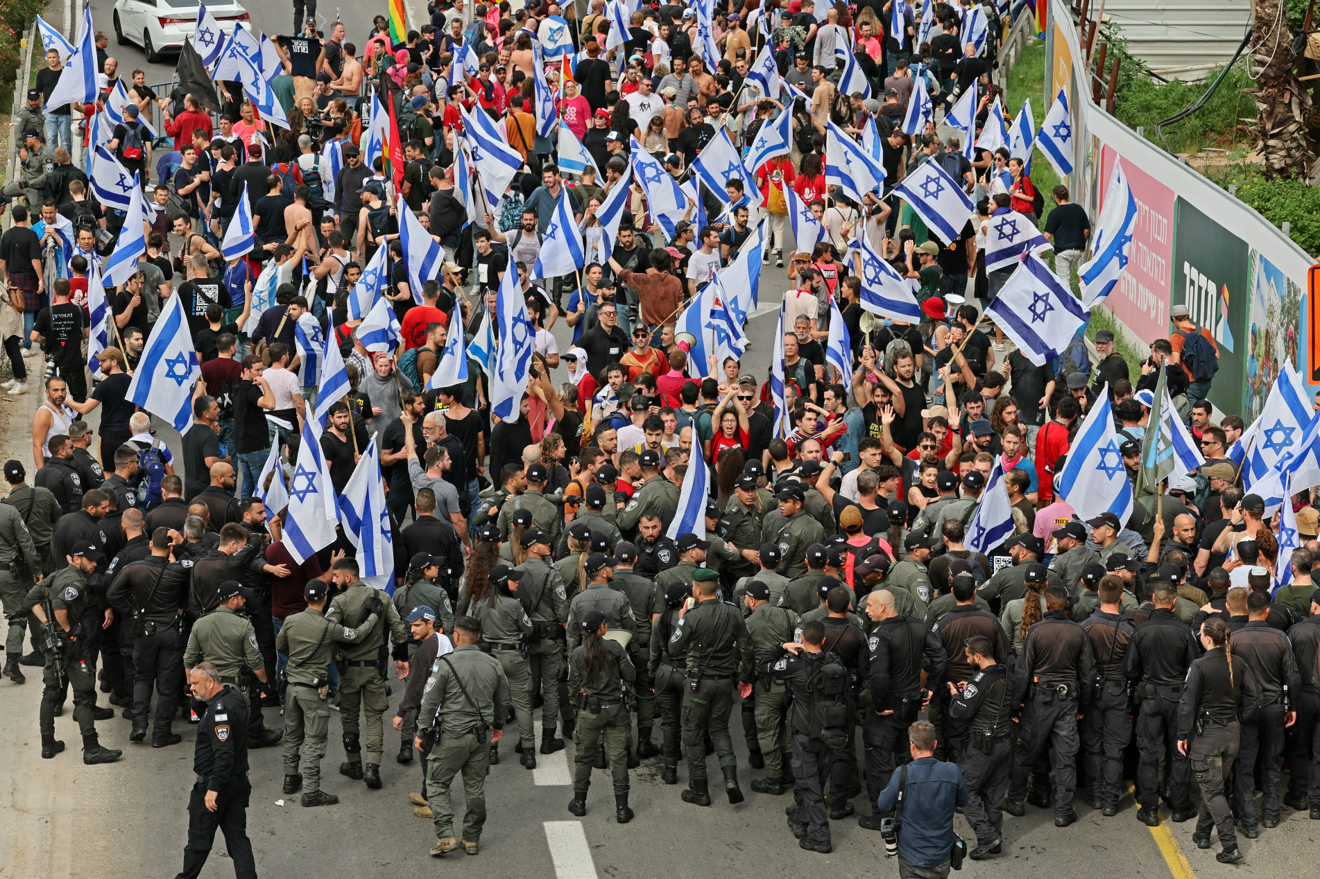  Israeli police confront protesters during ongoing demonstrations in Tel Aviv on March 23, 2023, against controversial legal reforms being touted by the country's hard-right government. (Photo by JACK GUEZ / AFP)