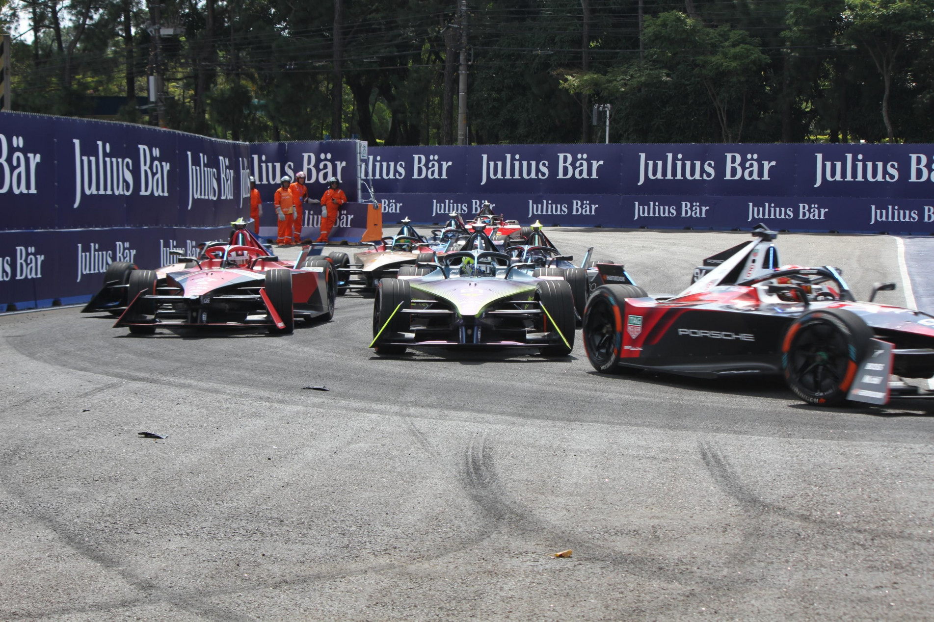 Não bater na primeira curva foi o desafio dos pilotos