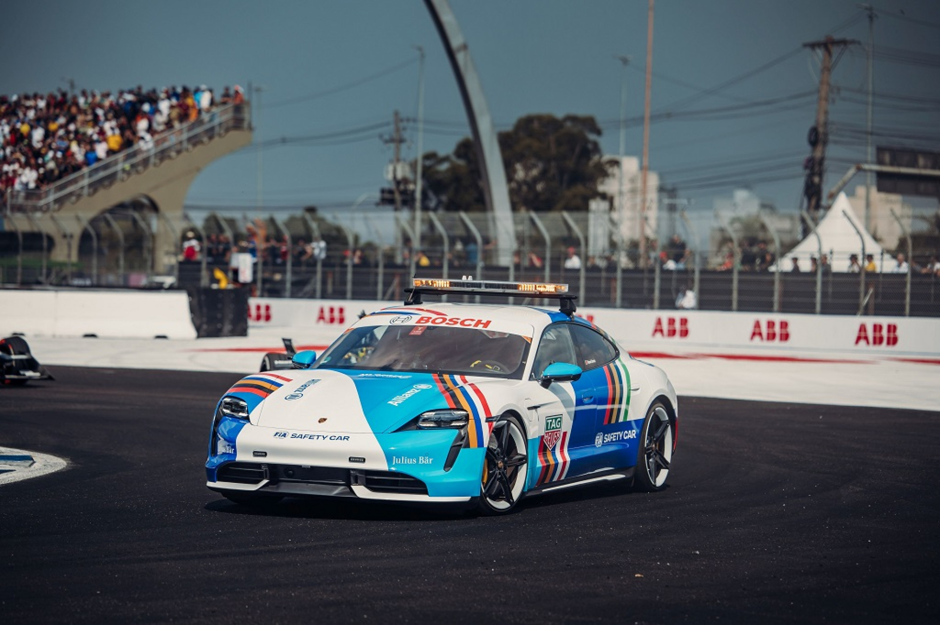 A Porsche se manteve na liderança do campeonato após a estreia da Fórmula E na pista do Anhembi, em São Paulo