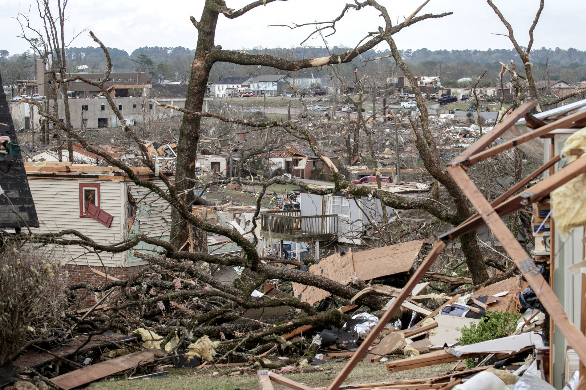  LITTLE ROCK, AR - MARCH 31: The damaged remains of the Walnut Ridge neighborhood is seen on March 31, 2023 in Little Rock, Arkansas. Tornados damaged hundreds of homes and buildings Friday afternoon across a large part of Central Arkansas. Governor Sarah Huckabee Sanders declared a state of emergency after the catastrophic storms that hit on Friday afternoon. According to local reports, the storms killed at least three people.   Benjamin Krain/Getty Images/AFP (Photo by Benjamin Krain / GETTY IMAGES NORTH AMERICA / Getty Images via AFP)