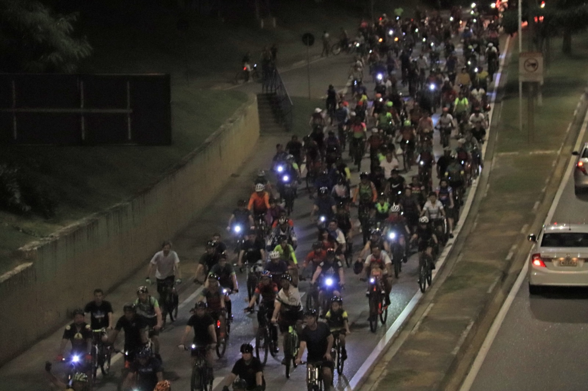 Ciclistas percorreram percurso de 10 km pelas ruas e avenidas da cidade