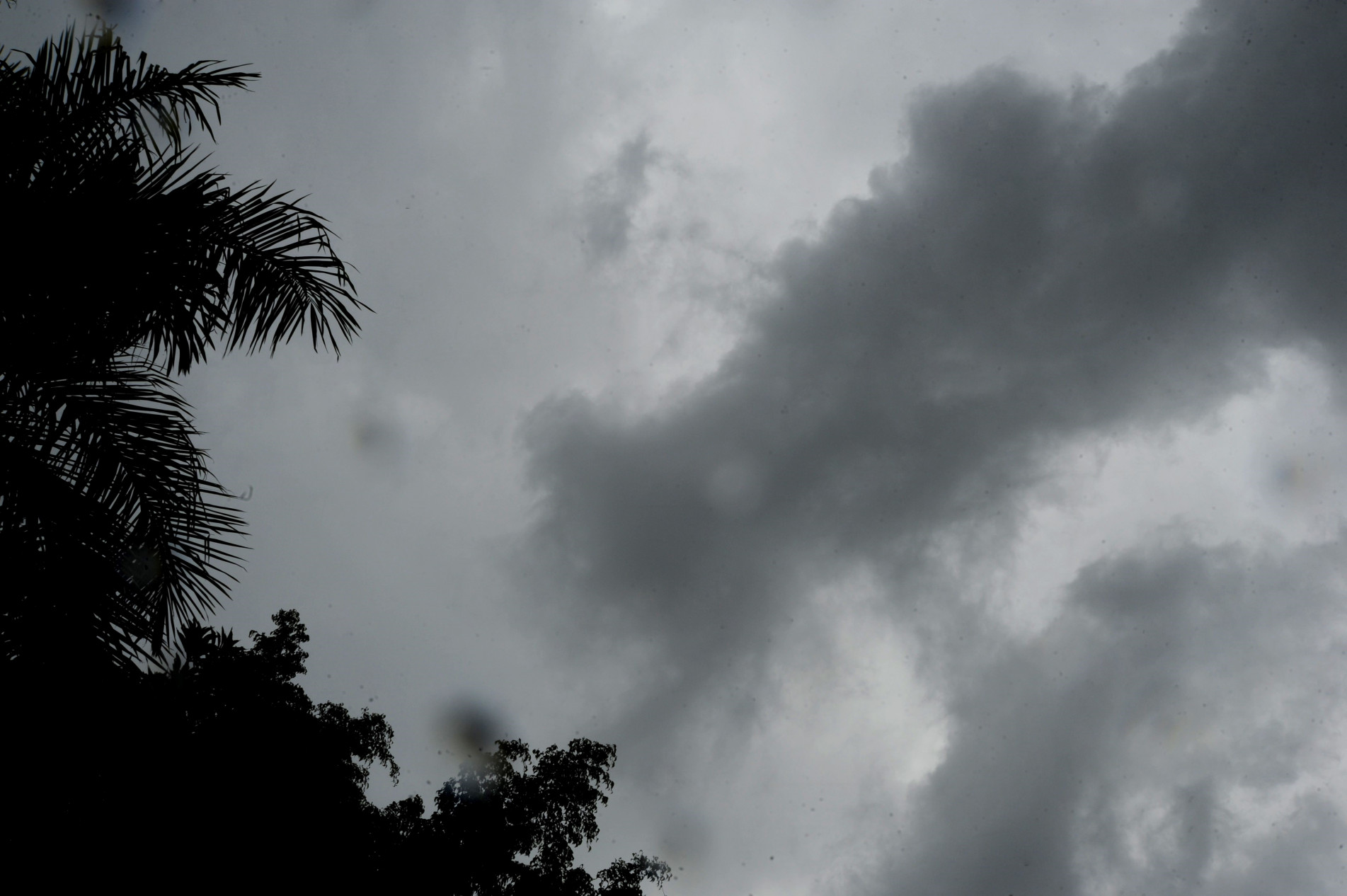 Chuvas devem começar hoje (7) e prosseguir até segunda-feira (10), acompanhadas de raios e vento