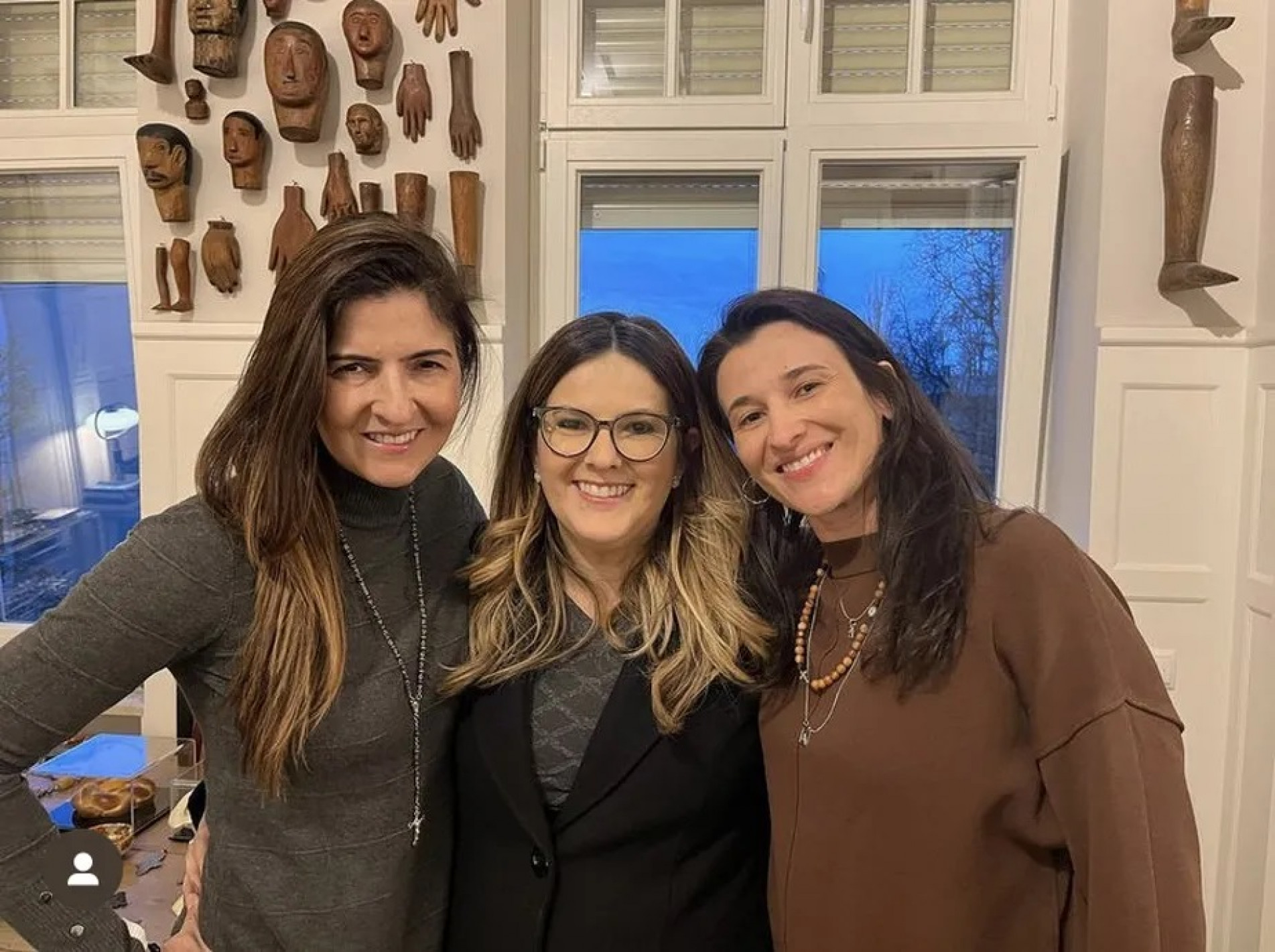 Kátyna Baía, sua irmã Lorena e Jeanne Paolini