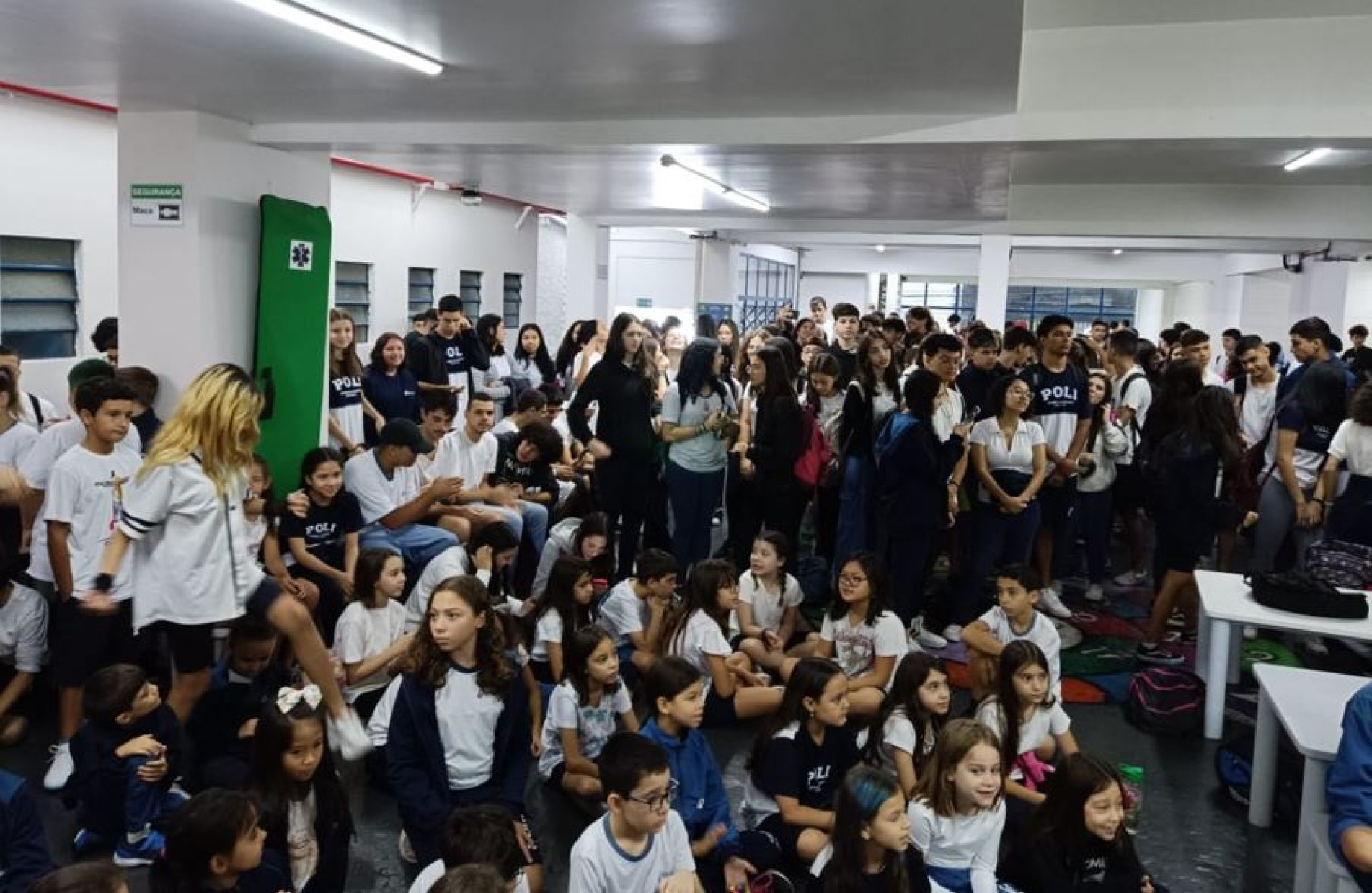 Professores e alunos das duas unidades do colégio mantido pela FUA criaram uma atmosfera de emoção com música, poesia e mensagens positivas 