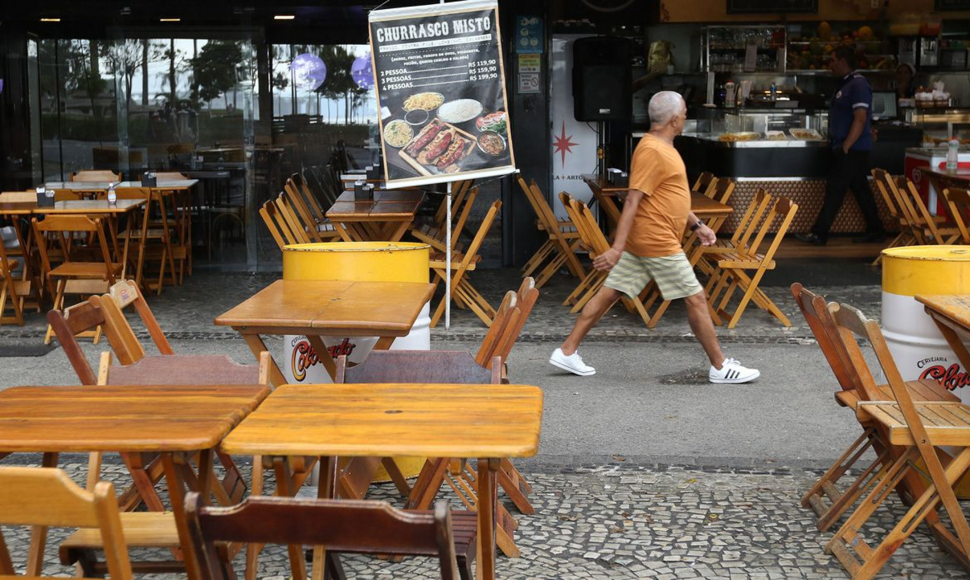 IBGE: volume de serviços cai 3,1% em janeiro em relação a dezembro