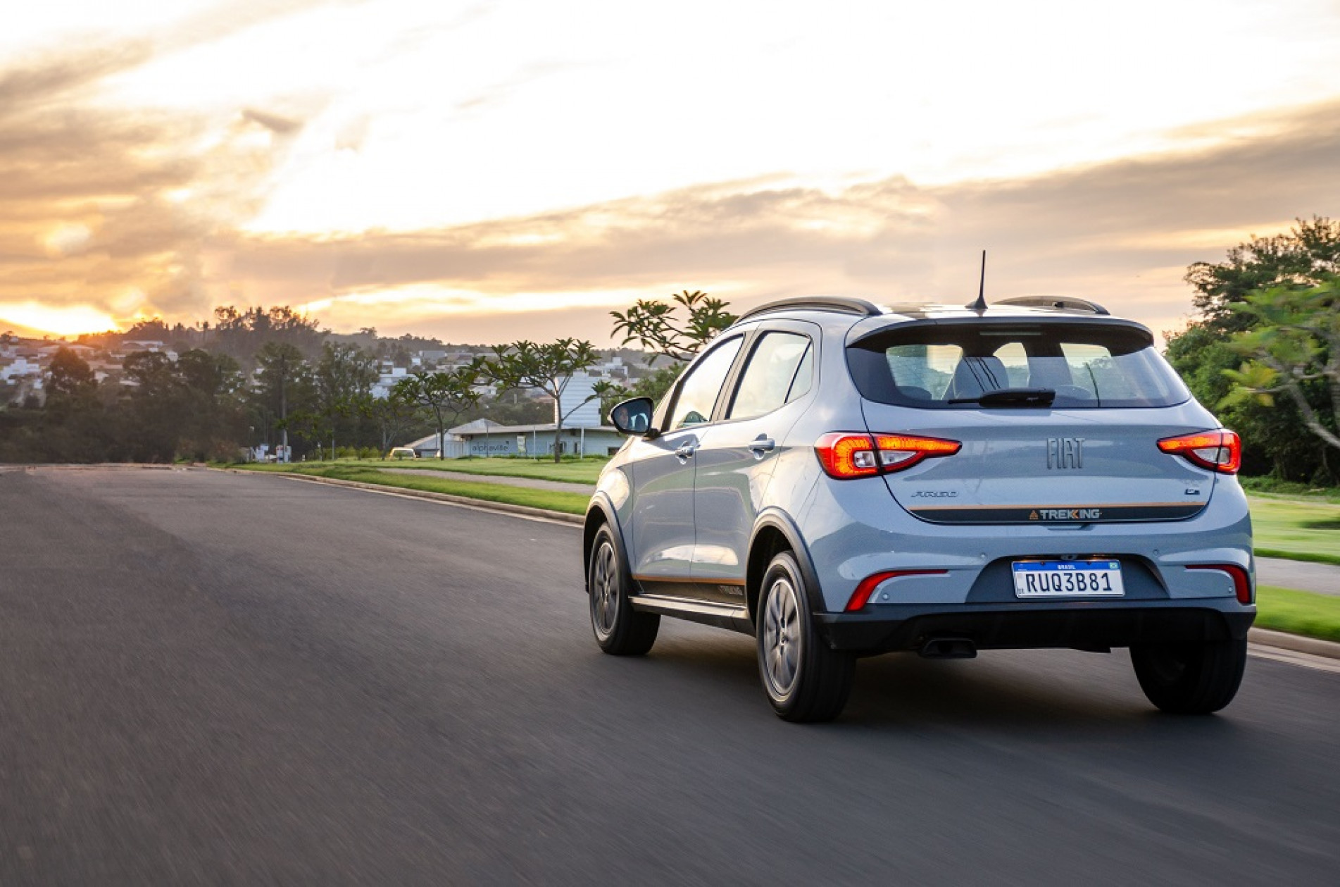 O bom trabalho de motor e câmbio, mais a aerodinâmica e suspensão afinados garantem um hatchback gostoso de guiar e confortável