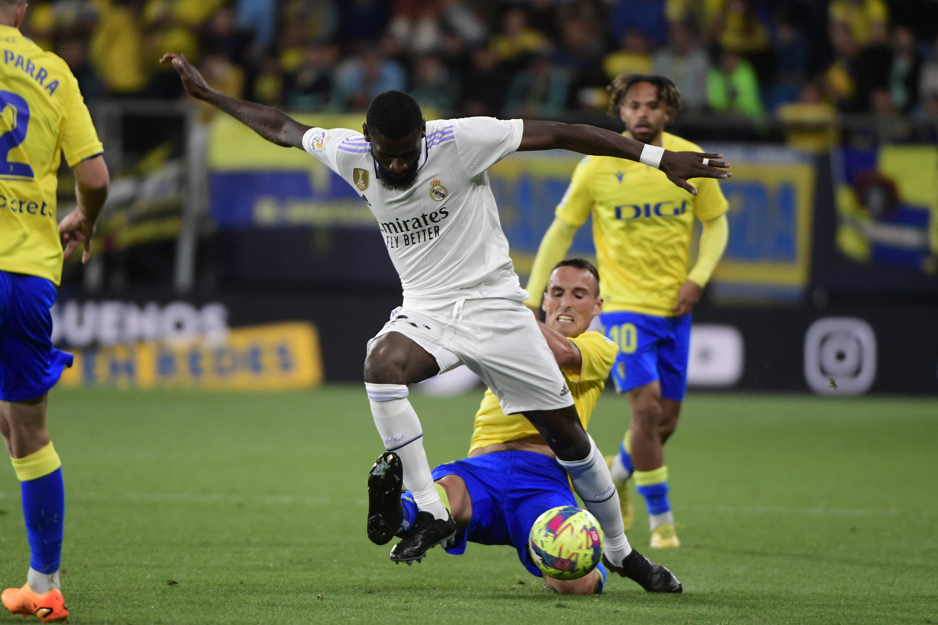 Rudiger, do Real Madrid, sofreu racismo de torcedores do Cádiz