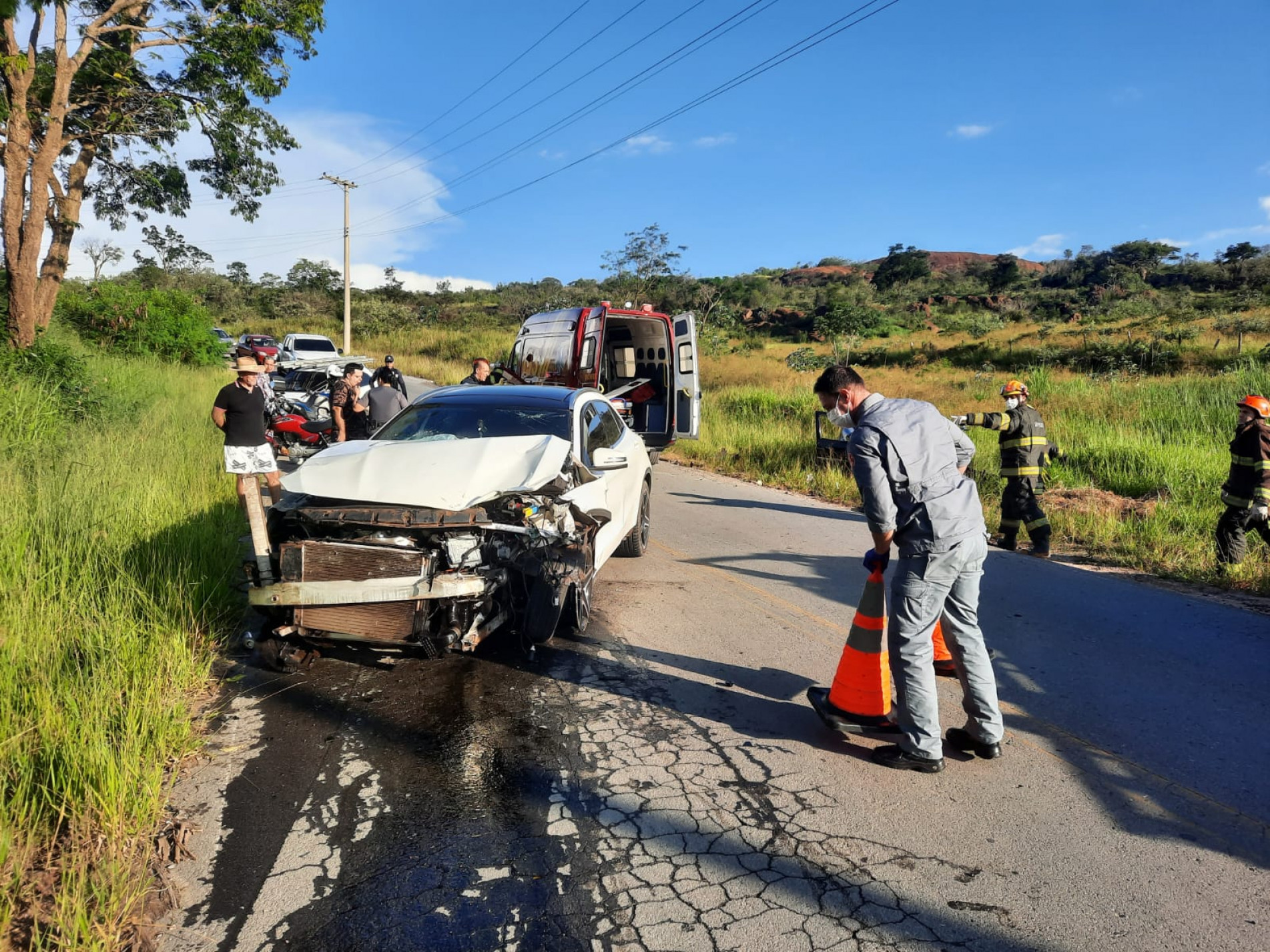 Motorista de carro de luxo que provocou acidente que causou morte de casal em Votorantim segue foragido