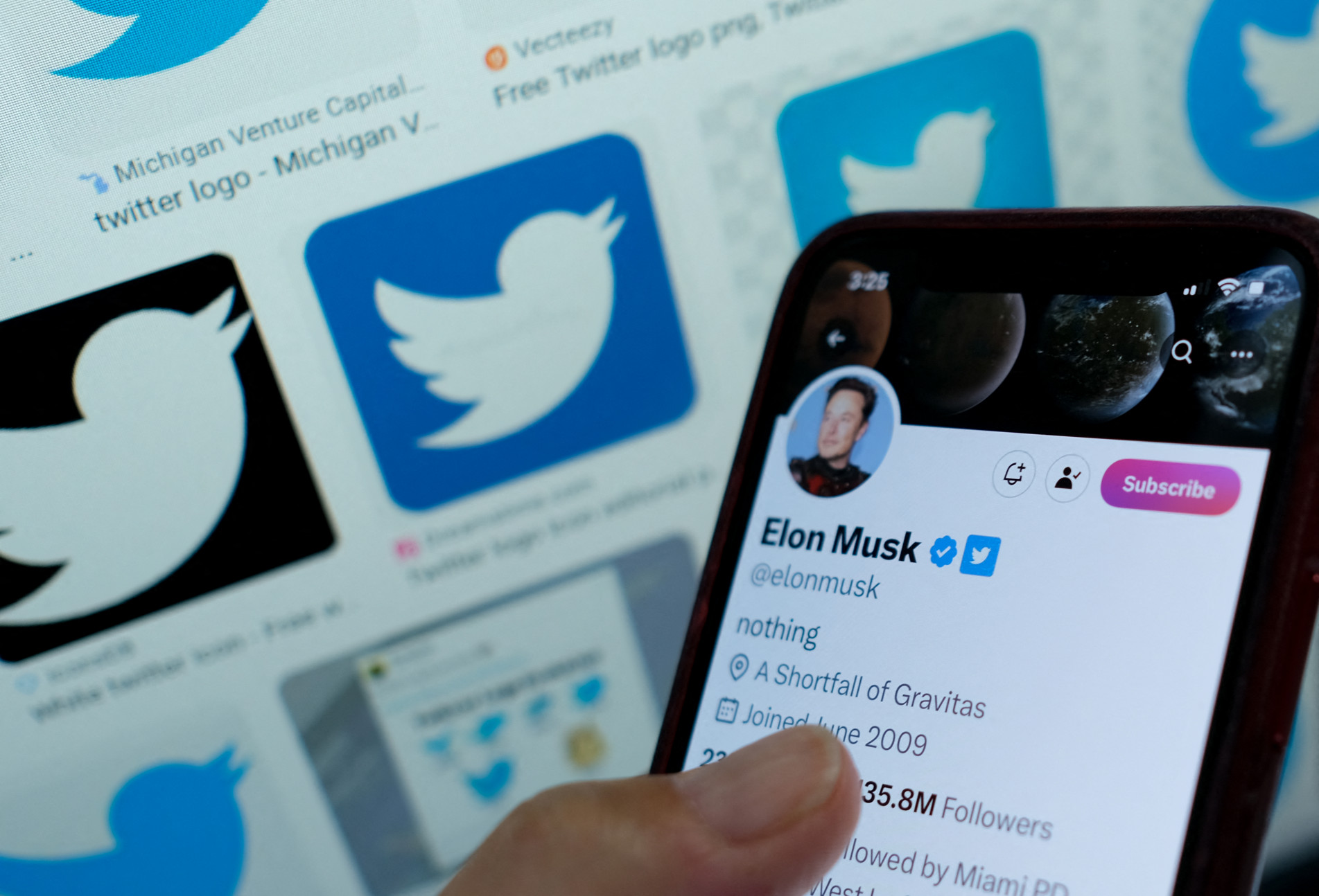 O Twitter começou a retirar o sinal azul de usuário verificado de quem não paga por ele, como já havia prometido o dono da rede social, Elon Musk 