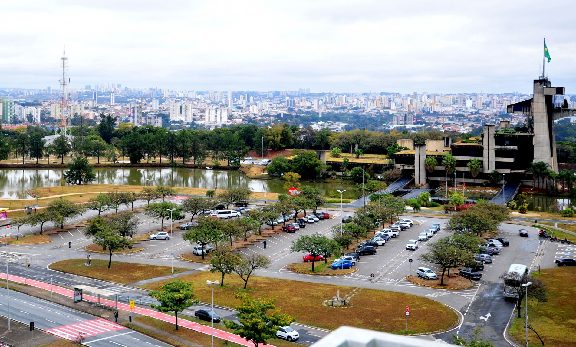 Alguns serviços públicos funcionam em esquema de plantão