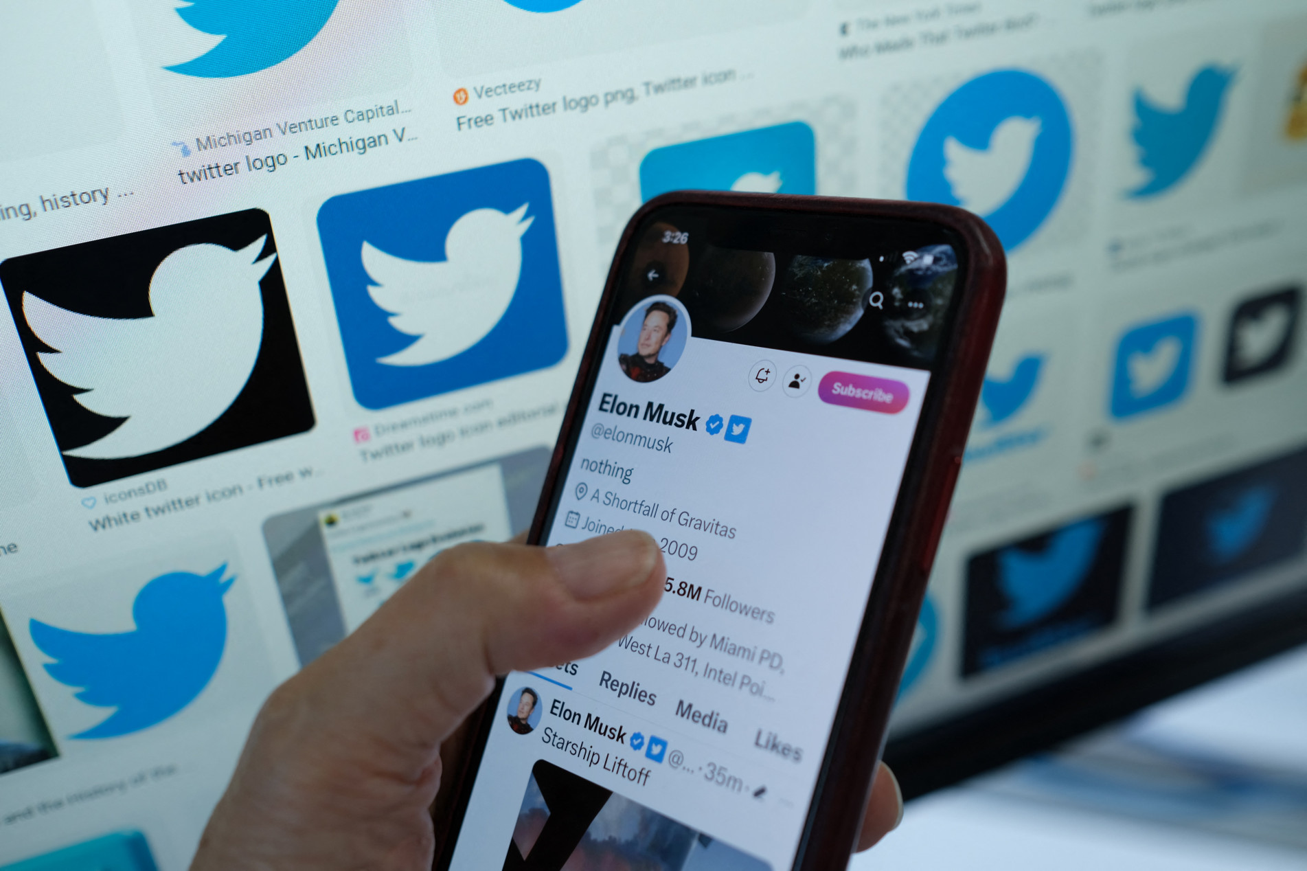 O dono do Twitter, Elon Musk, iniciou uma remoção em massa do selo azul de perfis, mas já restabeleceu a marca para alguns meios de comunicação e celebridades