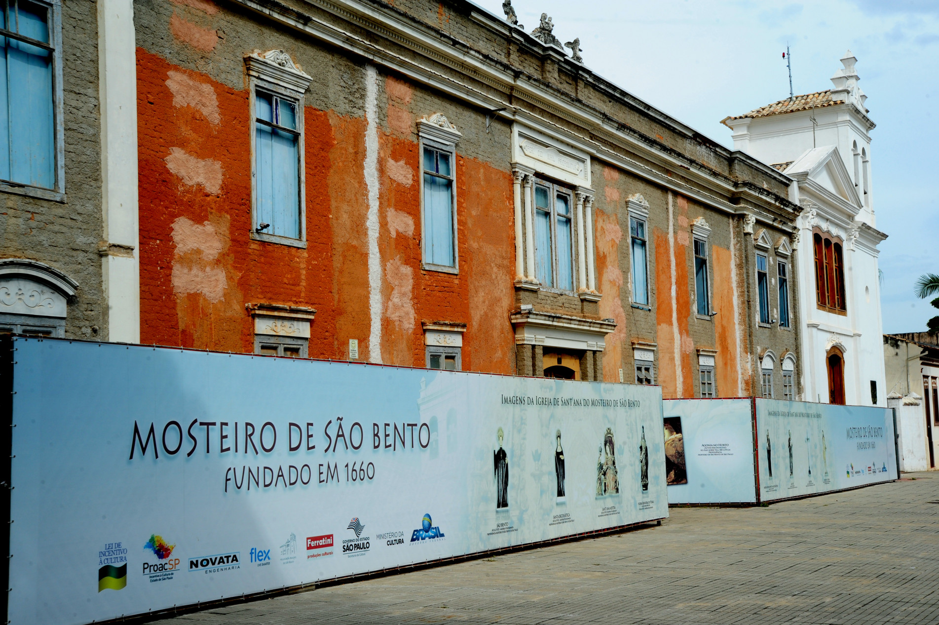 O Mosteiro, fundado em 21 de abril de 1660, teve papel fundamental no desenvolvimento da cidade