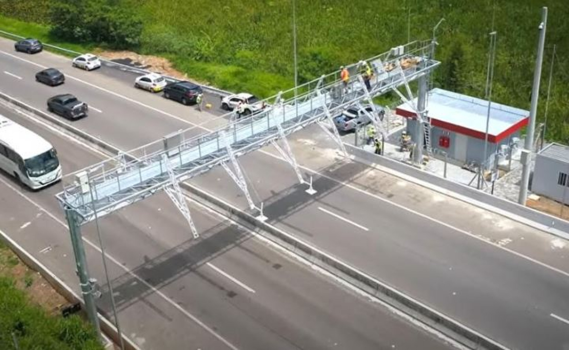 Pedágio Free Flow instalado na rodovia Rio-Santos