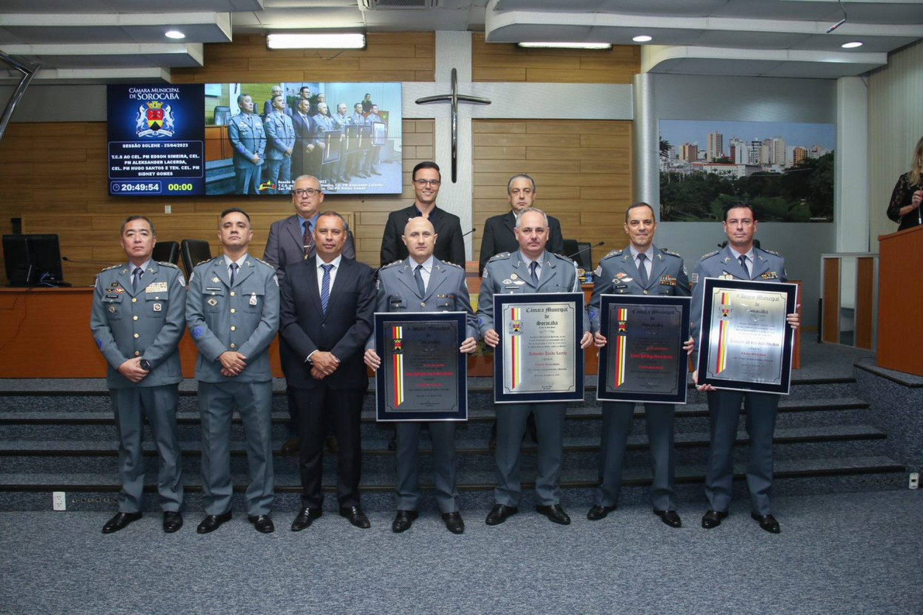 Sessão solene na Câmara de Sorocaba na terça-feira (25) homenageou coronéis da PM