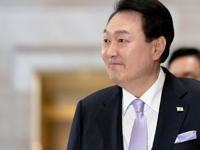  South Korean President Yoon Suk Yeol walks through Statuary Hall to address a Joint Meeting of Congress in the House Chamber of the US Capitol in Washington, DC, on April 27, 2023. (Photo by Stefani Reynolds / AFP)