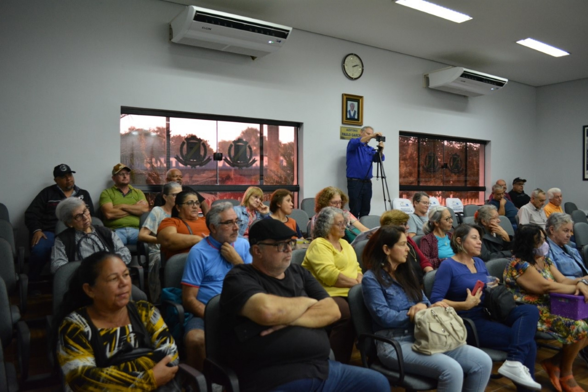 Funcionários municipais de Votorantim acompanharam a sessão extraordinária da Câmara que votou aumento ontem