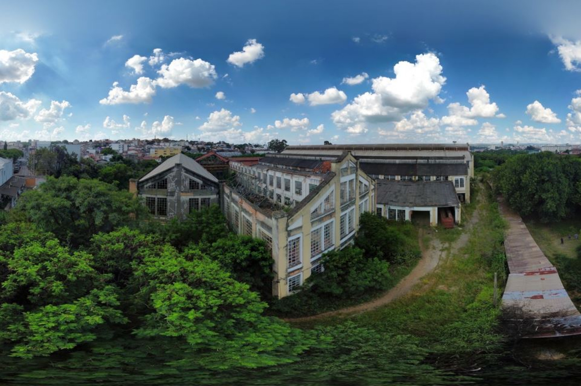 Localizado no centro de Sorocaba, o complexo que já abrigou um dos maiores e mais movimentados centros ferroviários do País sofre por conta do descaso e do vandalismo