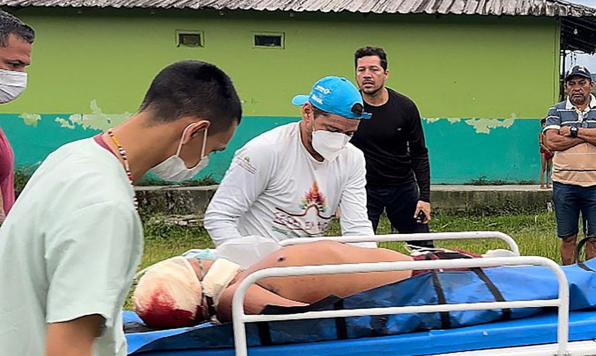 Atentado a Yanomamis - Na tarde deste sábado (29/04) garimpeiros armados alvejaram três (03) jovens Yanomami, sendo um (01) deles, agente indígena de saúde da Comunidade Uxiú. Foto: Hekurari/INSTAGRAM