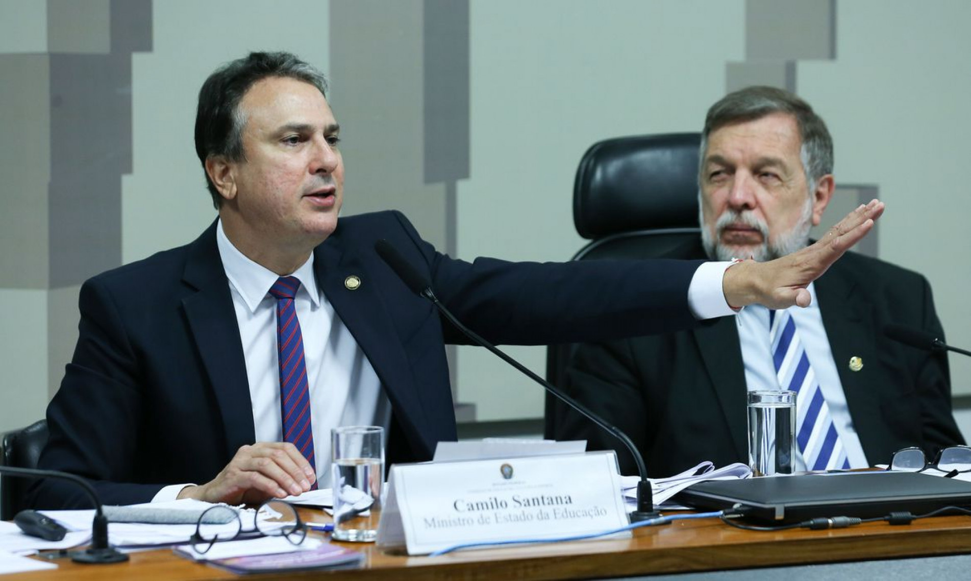 Brasília (DF) 02/05/2023 Ministro da Educação, Camilo Santana, participa de audiência pública convocada pela Comissão de Educação, Cultura e Esporte para tratar da suspensão do Novo Ensino Médio. Lula Marques/ Agência Brasil