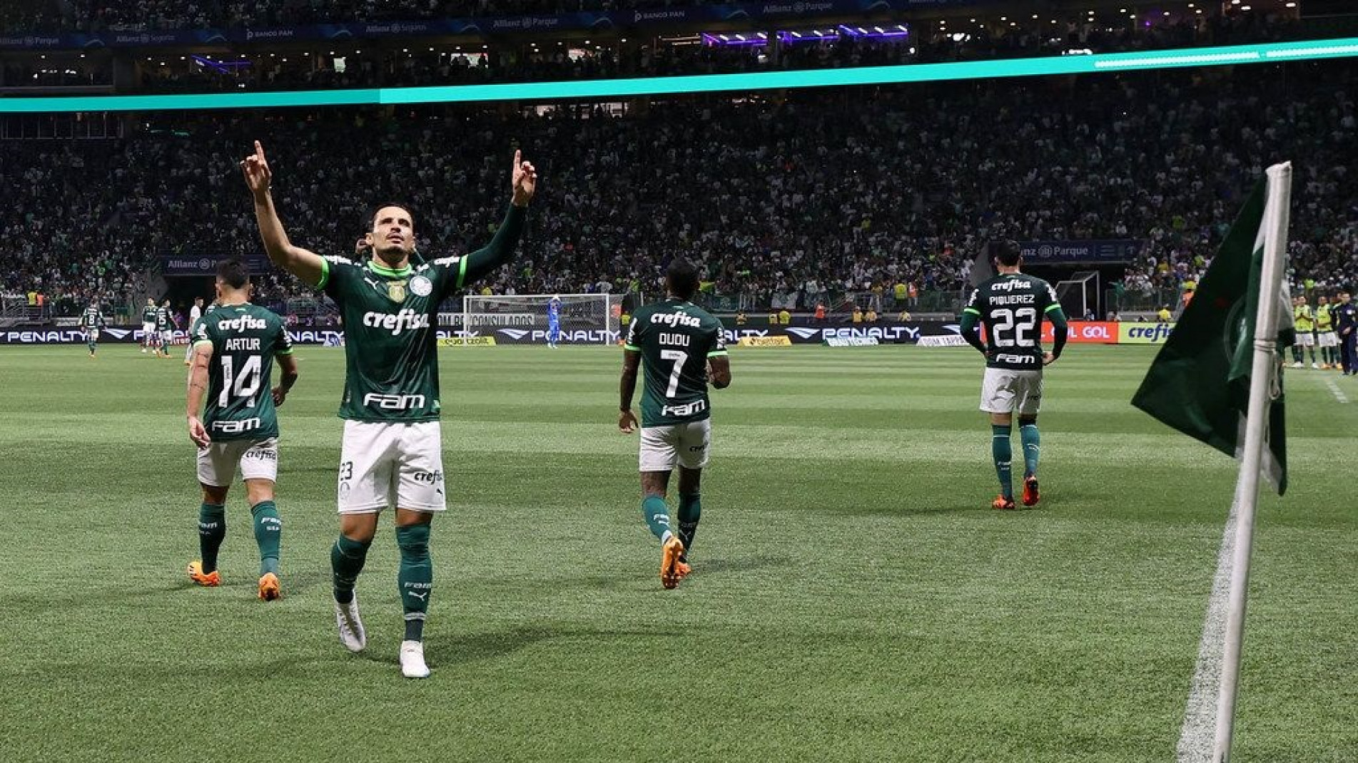 Raphael Veiga marcou contra o Corinthians