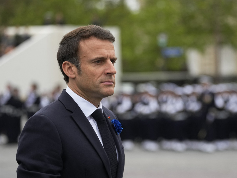  French President Emmanuel Macron arrives at the Arc de Triomphe on Place de l'Etoile to attend the ceremonies marking the 78th anniversary of the victory against the Nazis and the end of the World War II in Europe, in Paris on May 8, 2023. (Photo by Michel Euler / POOL / AFP)