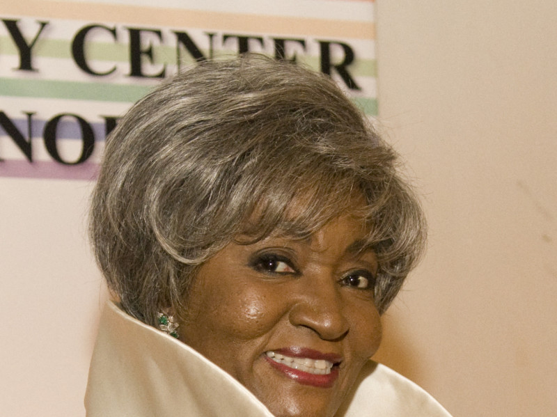  (FILES) In this file photo taken on December 06, 2009 Grace Bumbry poses for photos on the red carpet before the 32nd Kennedy Center Honors at Kennedy Center Hall of States on December 6, 2009 in Washington, DC. - The American Grace Bumbry, the first black singer to perform at the 1961 Bayreuth Festival, died on May 7, 2023 in Vienna at the age of 86, her son announced on May 8, 2023. (Photo by Kris CONNOR / GETTY IMAGES NORTH AMERICA / AFP)