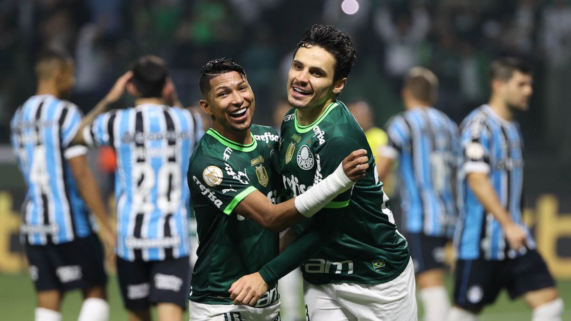 Lance de Palmeiras e Grêmio pelo Brasileirão