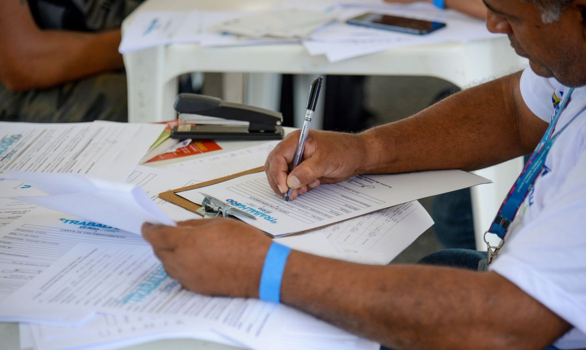 Rio de Janeiro (RJ), 01/05/2023 – População tem acesso a serviços como balcão de empregos e cursos durante o evento Festival do Trabalhador, no Parque Madureira. Foto: Tomaz Silva/Agência Brasil