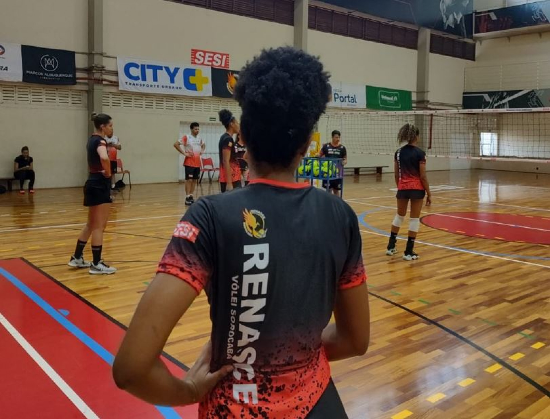 Renasce Voleibol joga contra o Sesi São Paulo em Sorocaba nesta