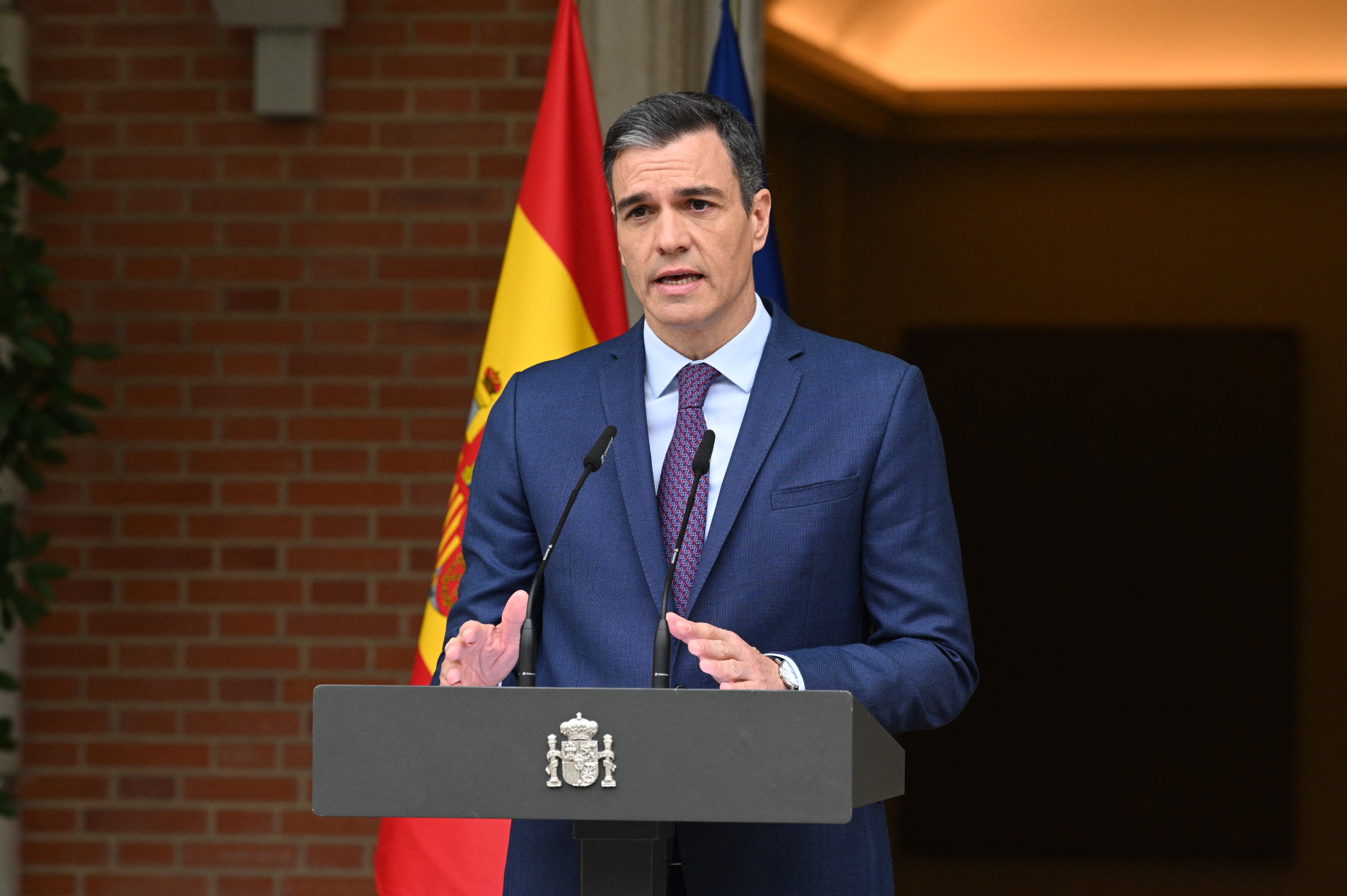 Pedro Sánchez vai dissolver o Parlamento espanhol e convocar novas eleições, após o resultado dos pleitos regionais indicar derrota para sua sigla 