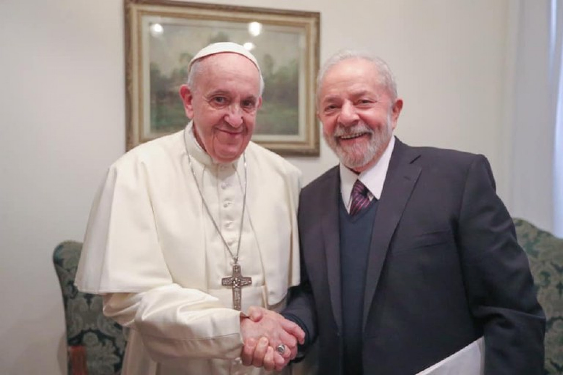 O presidente Lula convidou o papa Francisco para visitar o Brasil